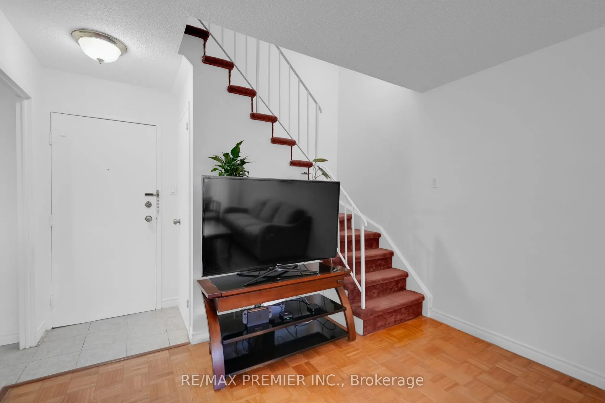 2095 Roche Court, #209