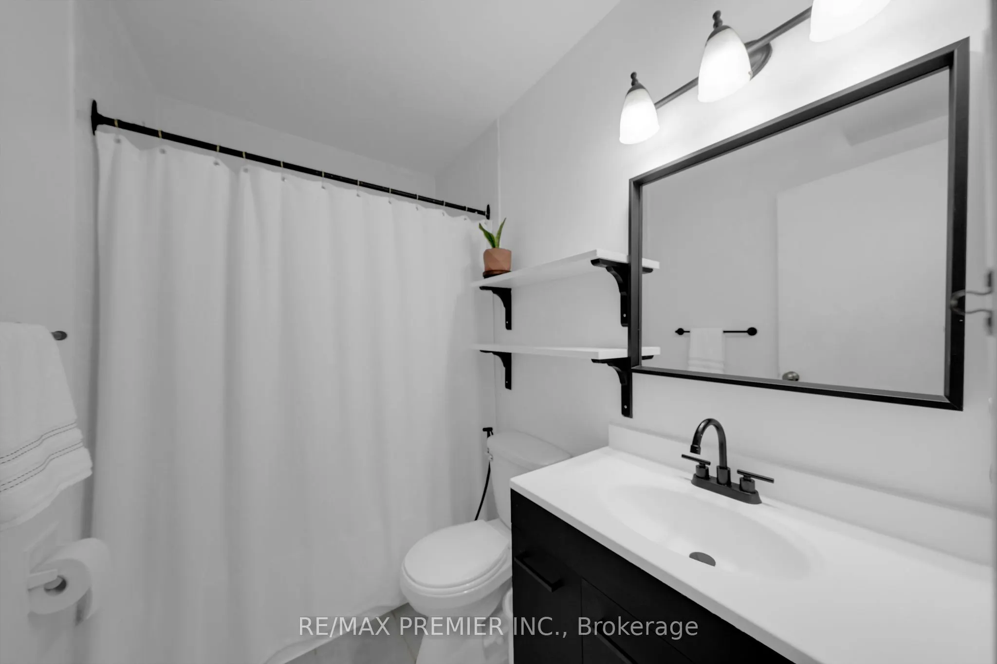 2095 Roche Court, #209