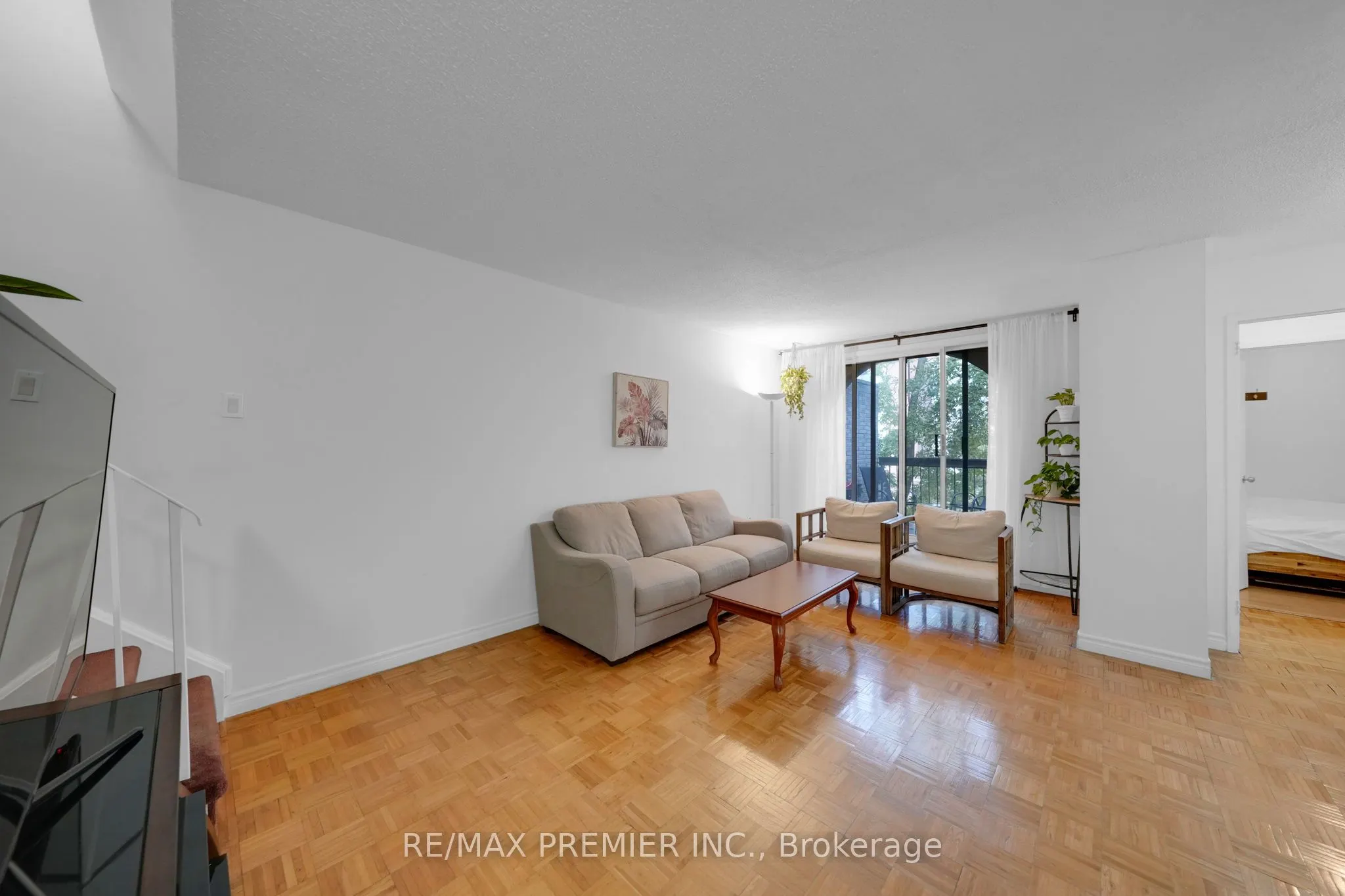 2095 Roche Court, #209