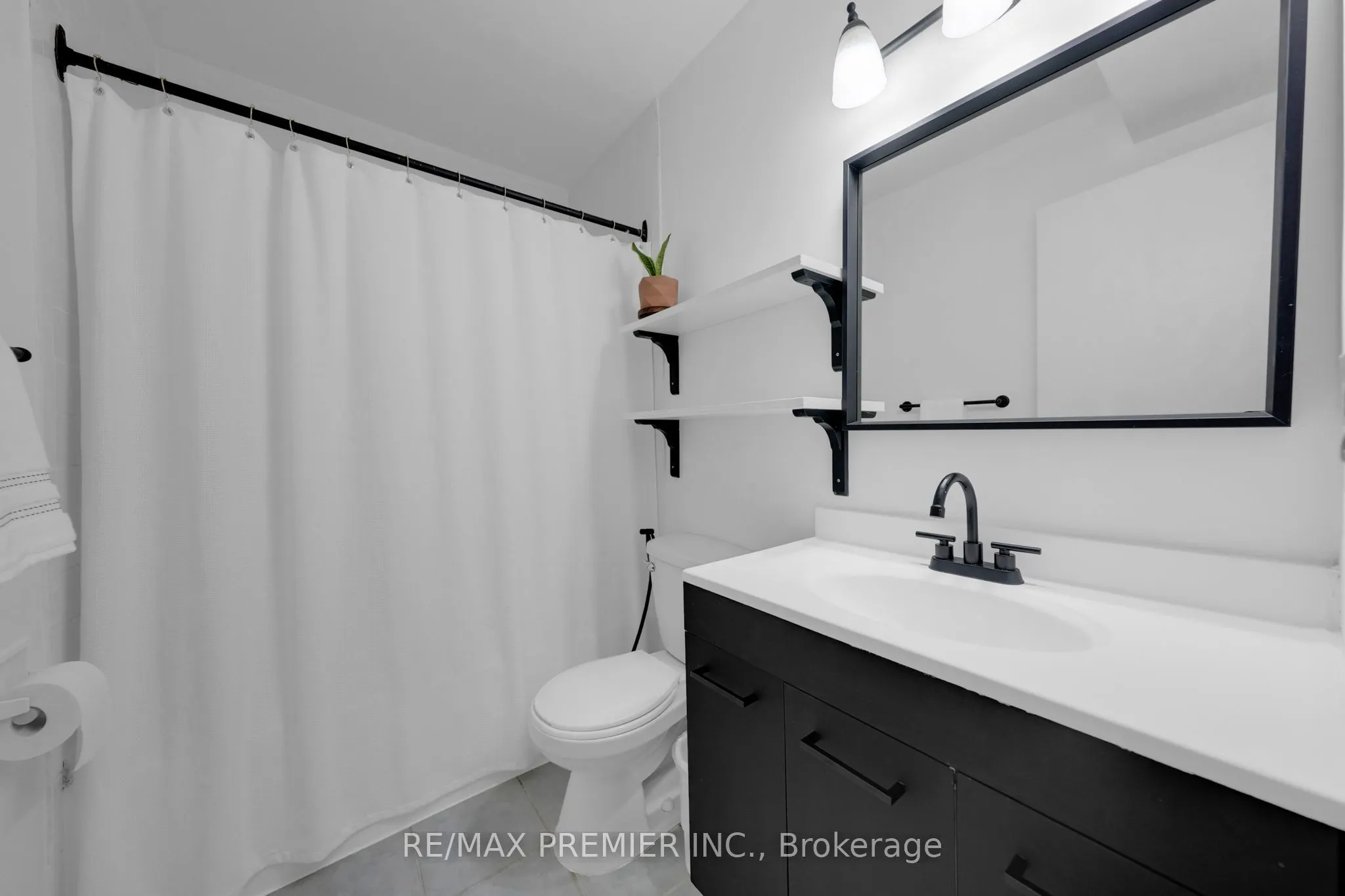 2095 Roche Court, #209