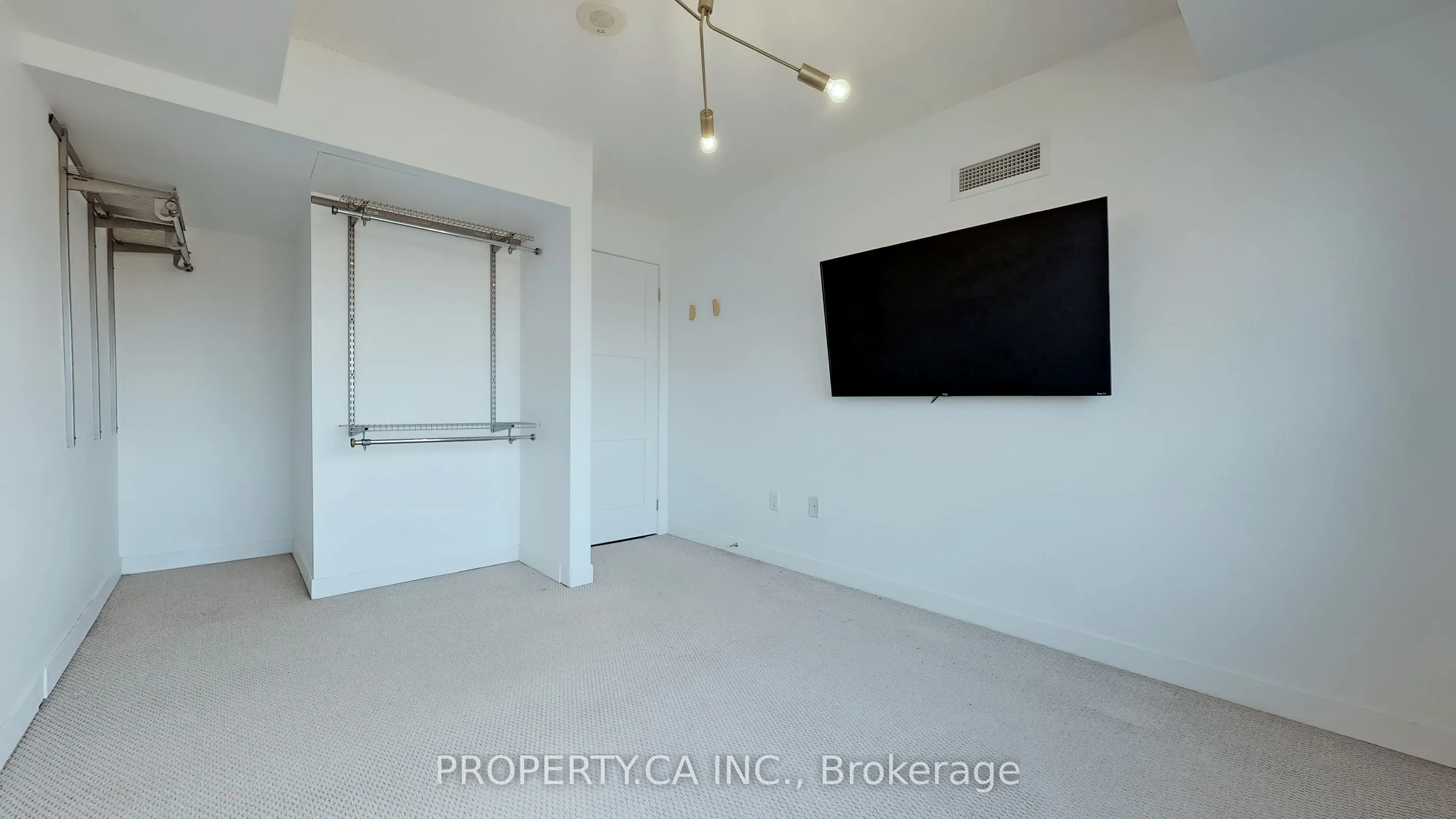 812 Lansdowne Avenue, #711