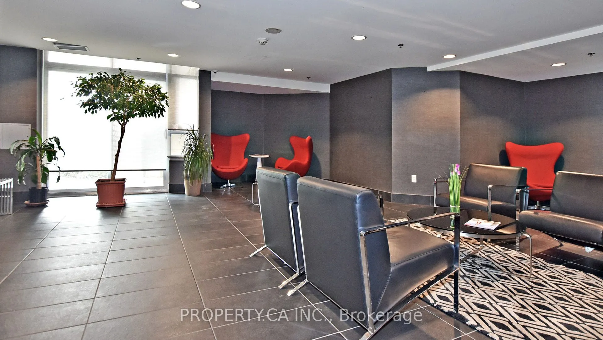 812 Lansdowne Avenue, #711