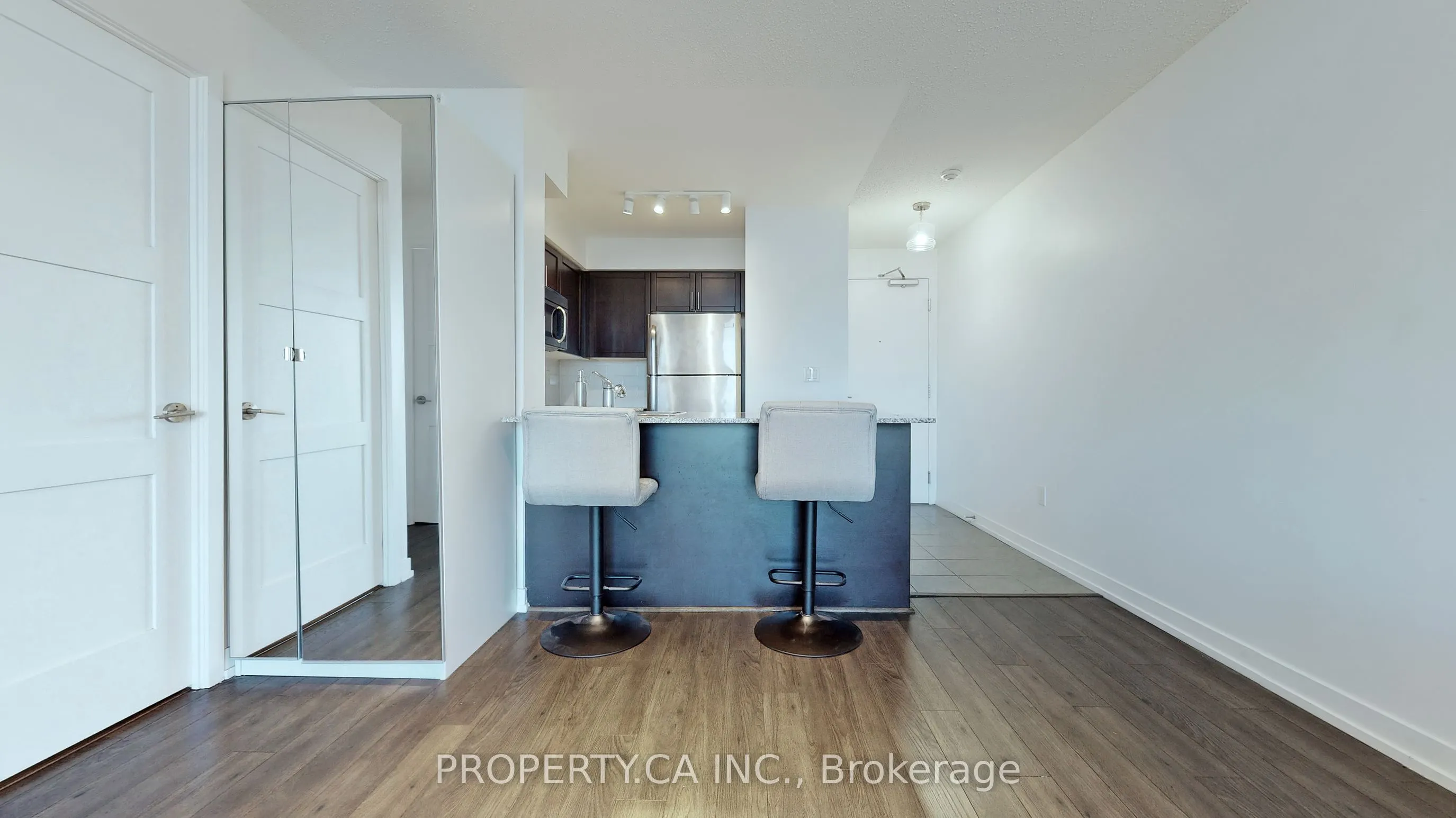812 Lansdowne Avenue, #711