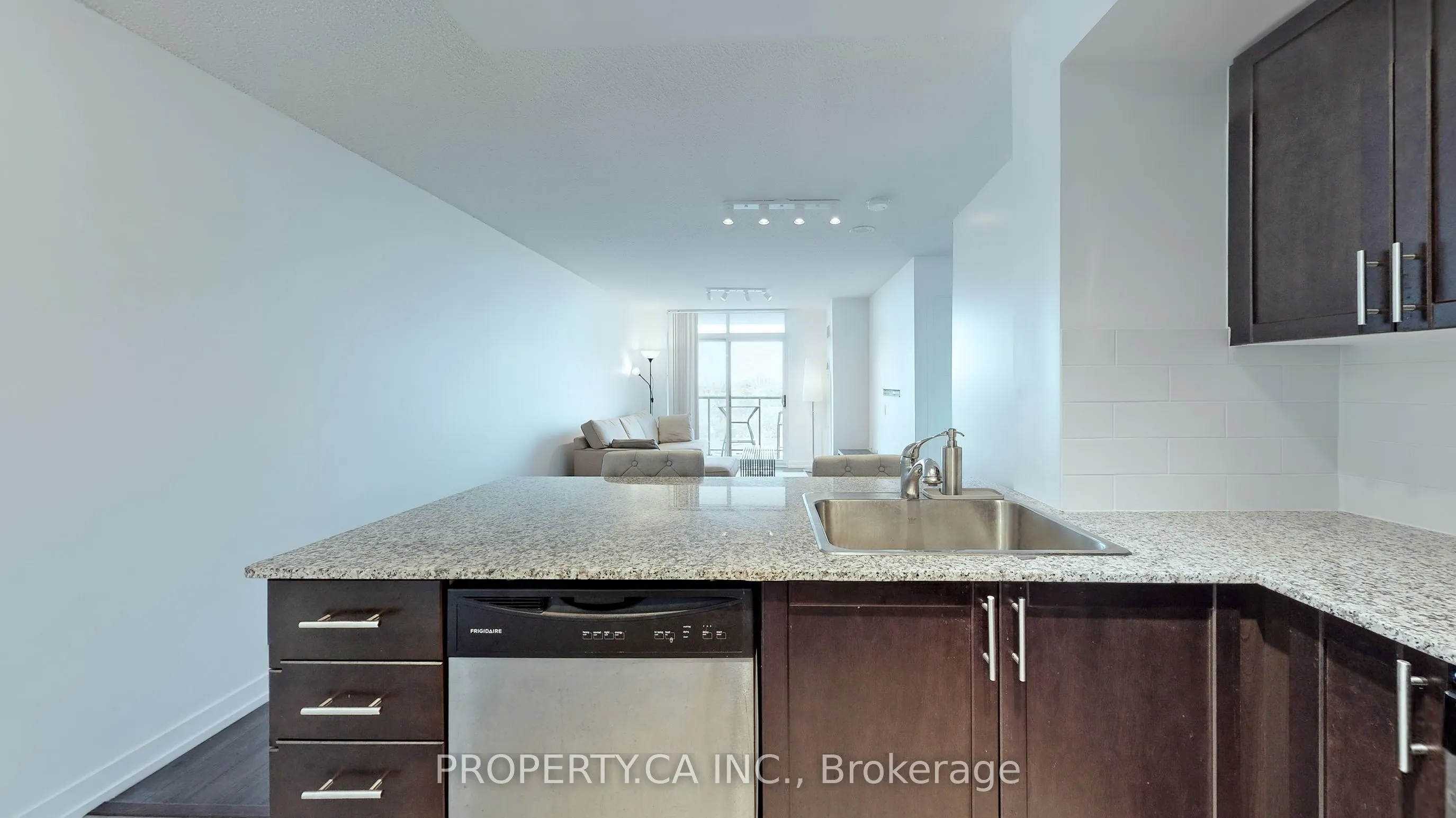 812 Lansdowne Avenue, #711
