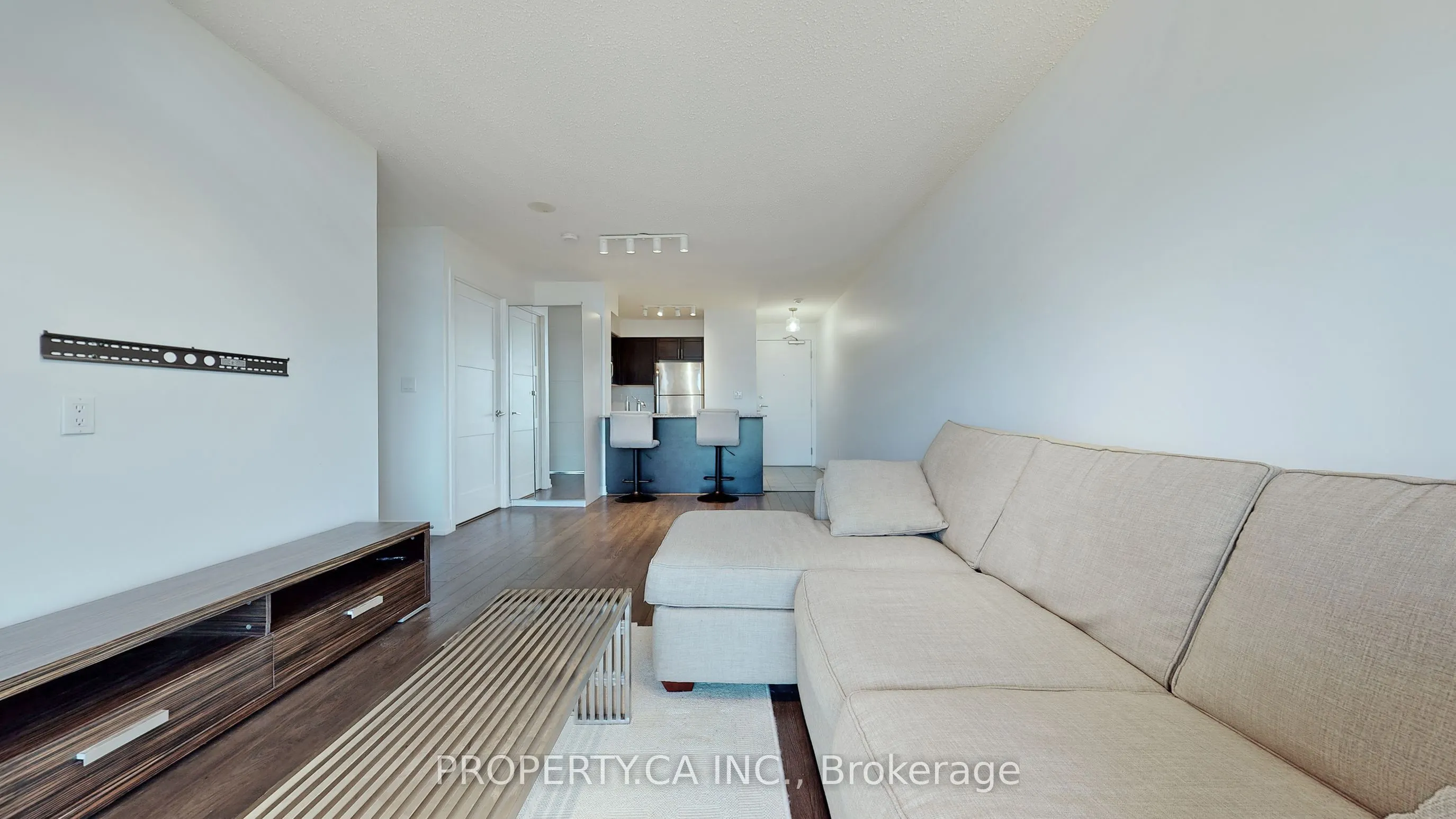 812 Lansdowne Avenue, #711