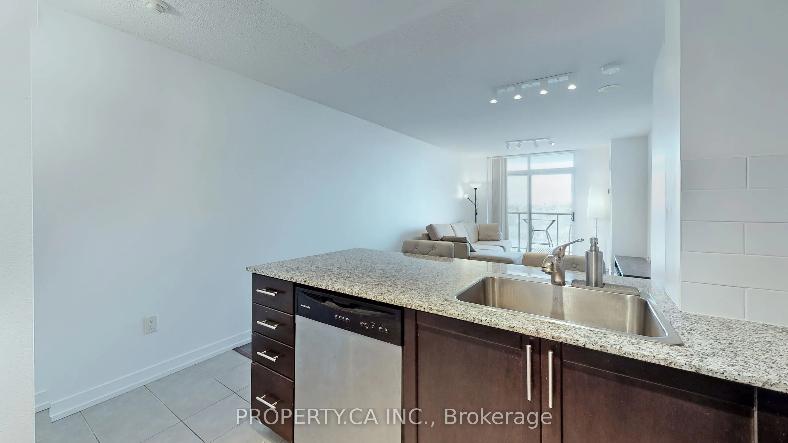 812 Lansdowne Avenue, #711
