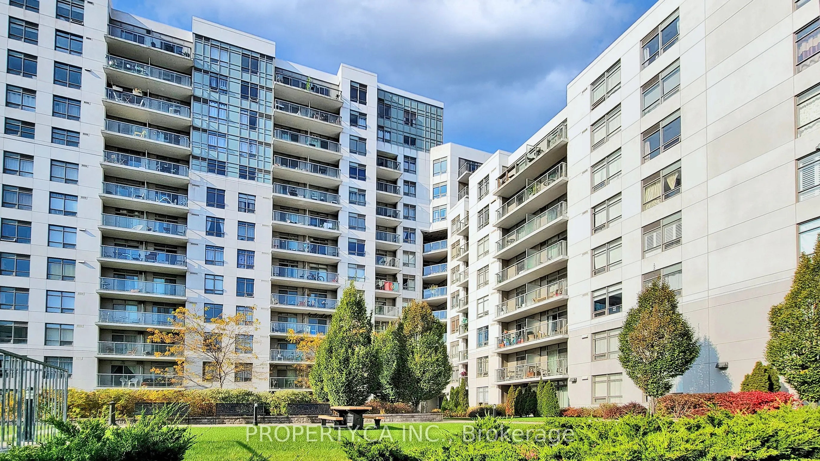 812 Lansdowne Avenue, #711