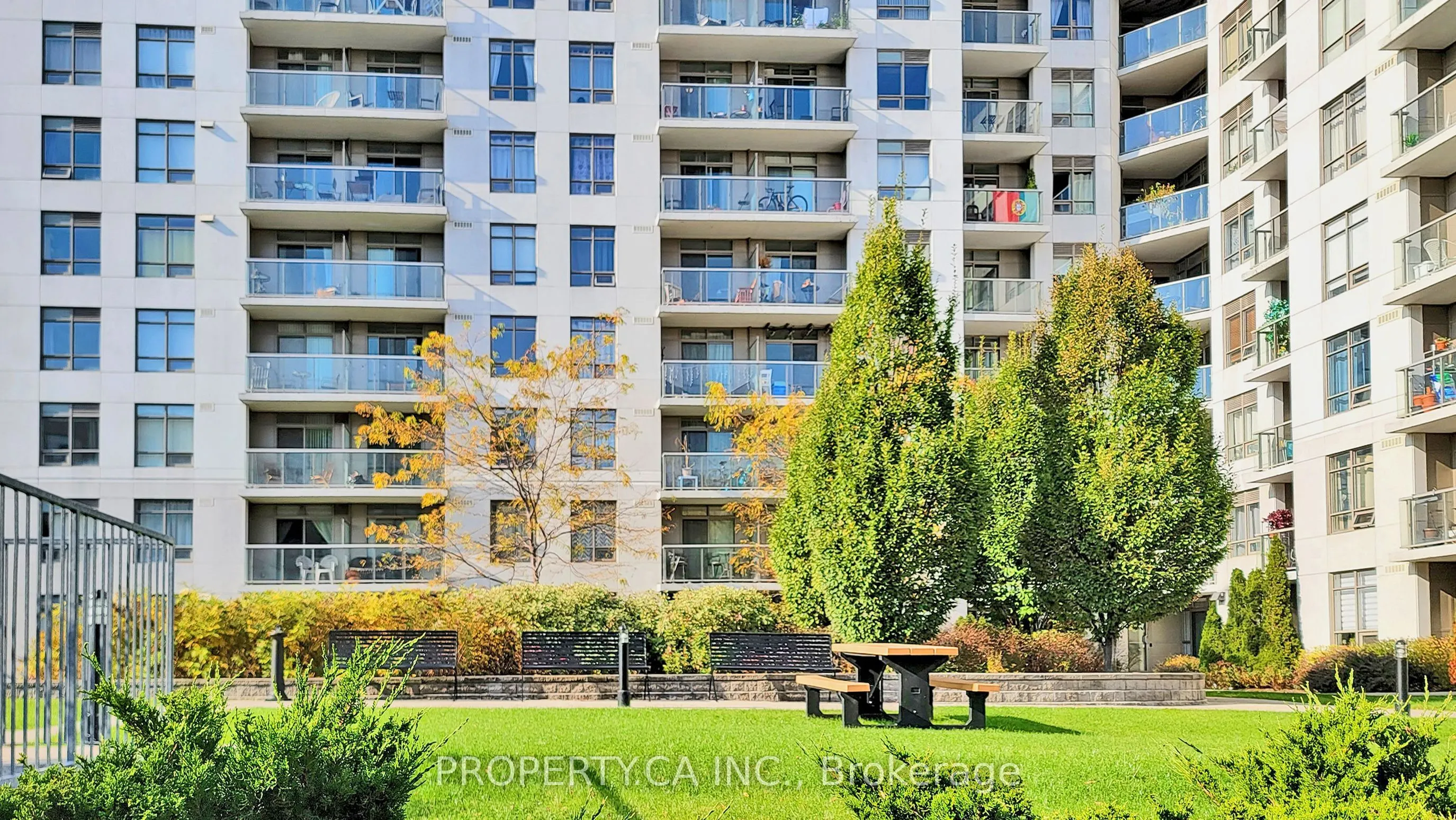 812 Lansdowne Avenue, #711