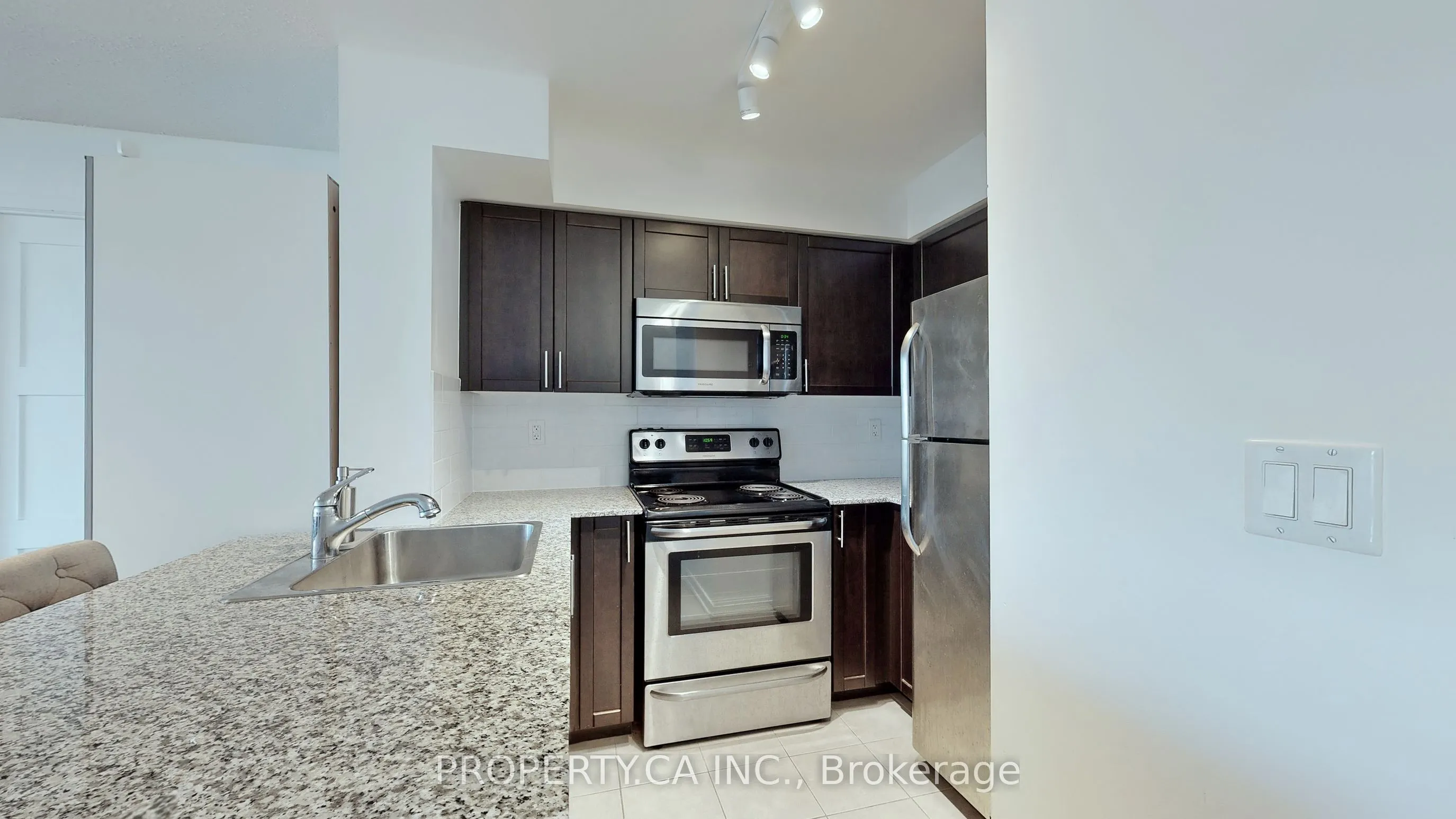812 Lansdowne Avenue, #711