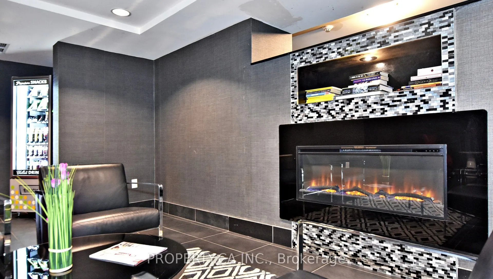 812 Lansdowne Avenue, #711