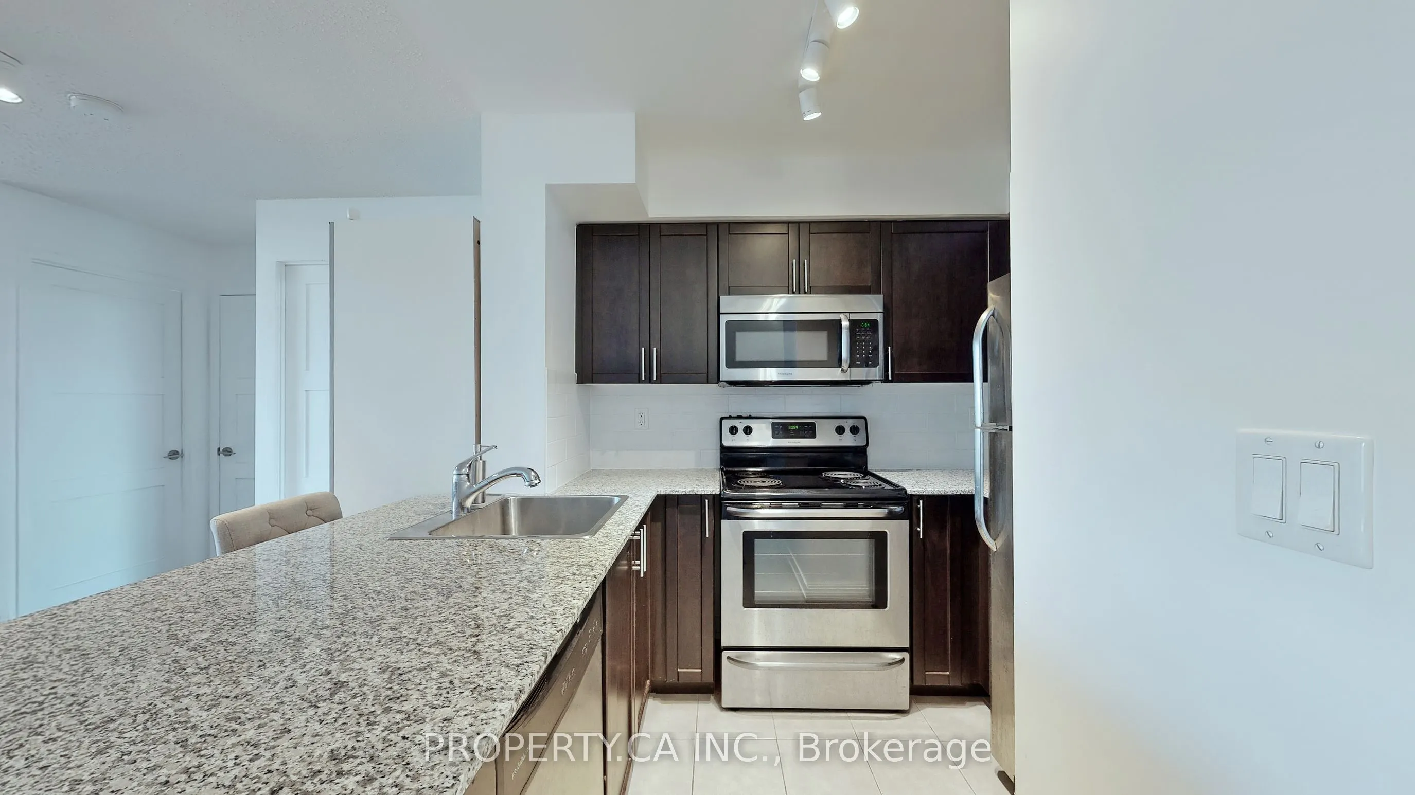 812 Lansdowne Avenue, #711