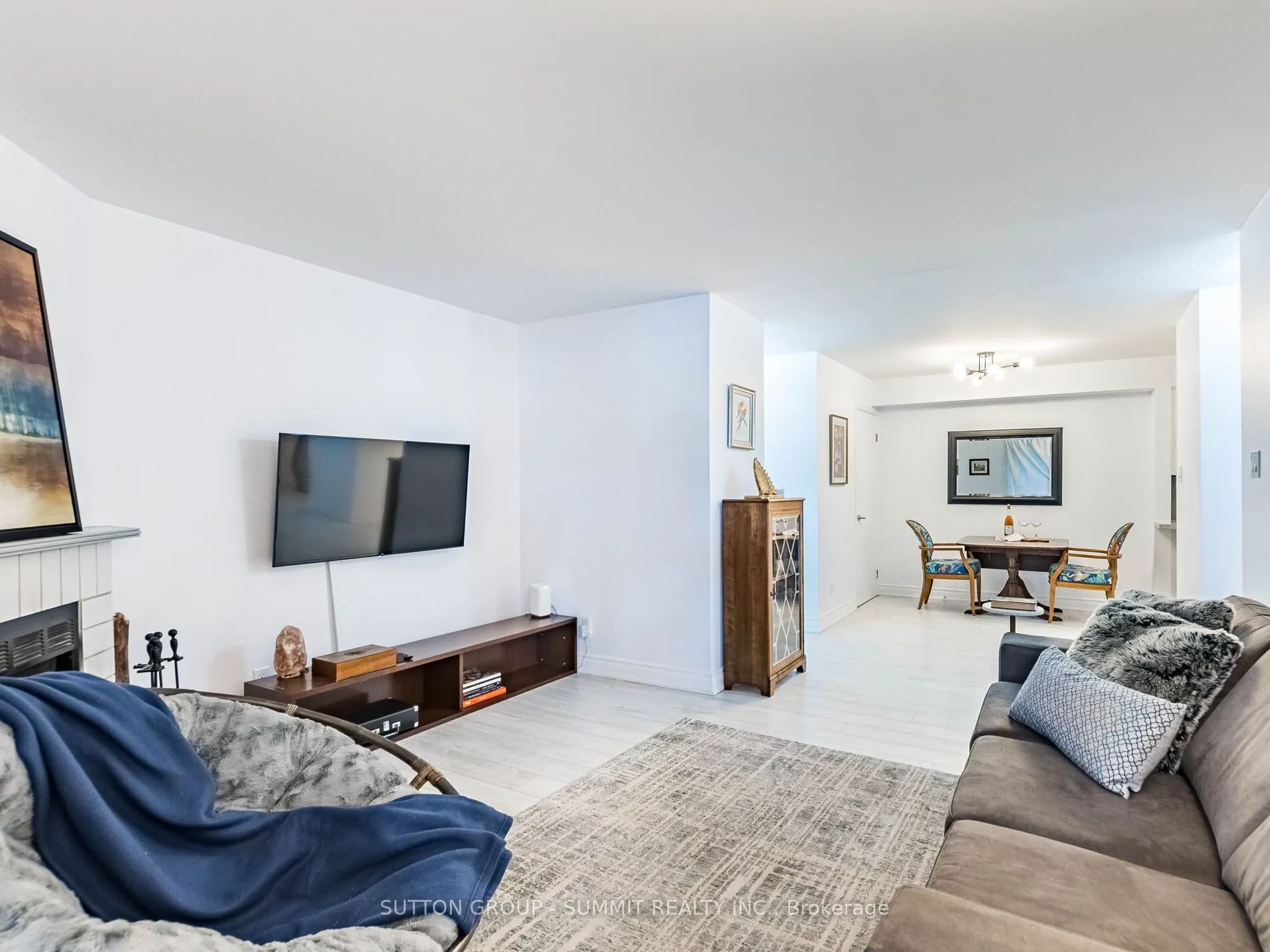 95 TRAILWOOD Drive, #811