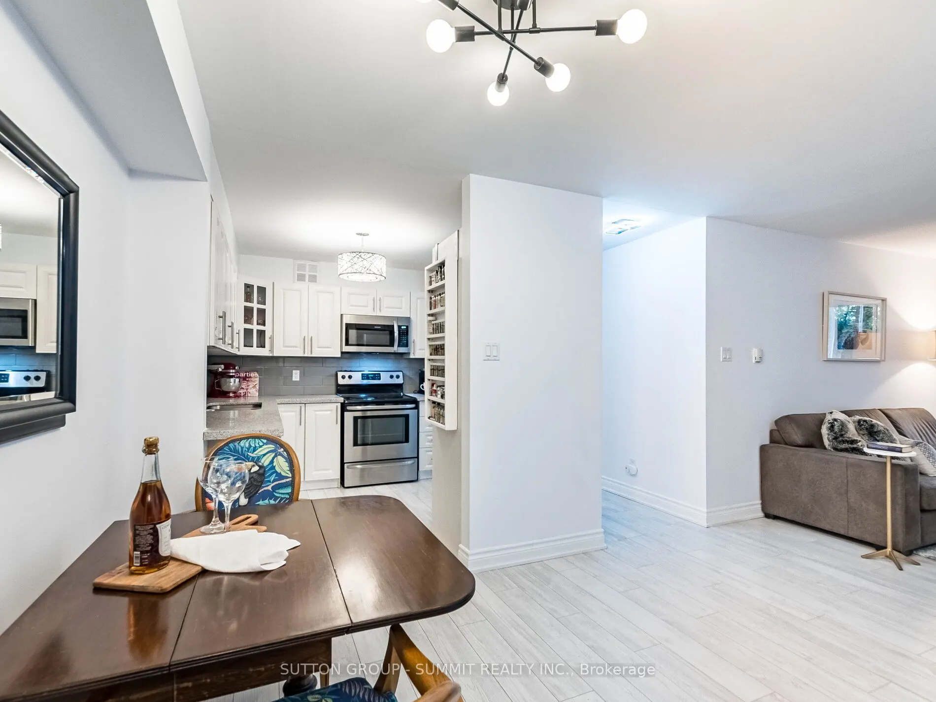 95 TRAILWOOD Drive, #811