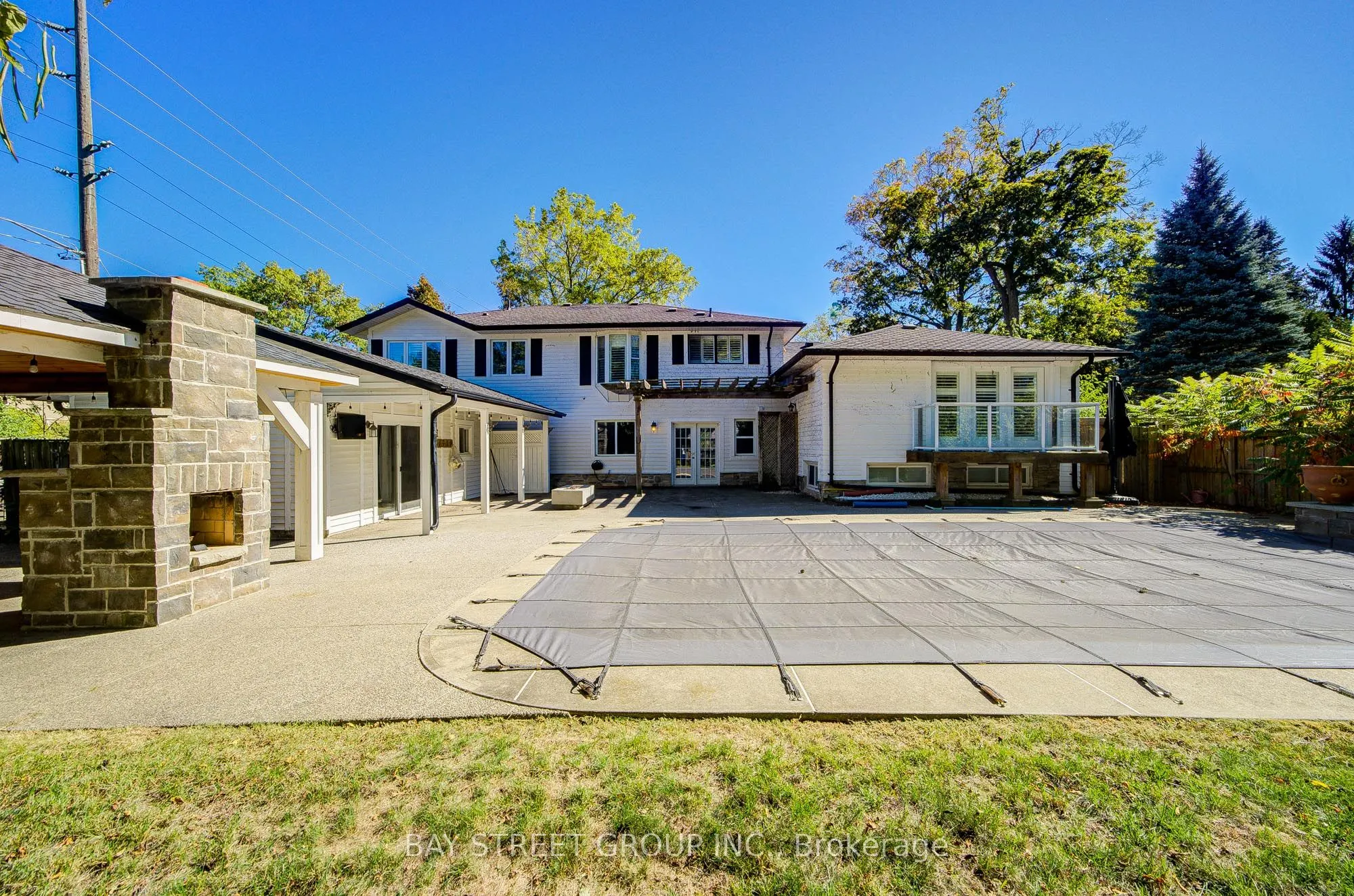 363 Lakeshore Road W
