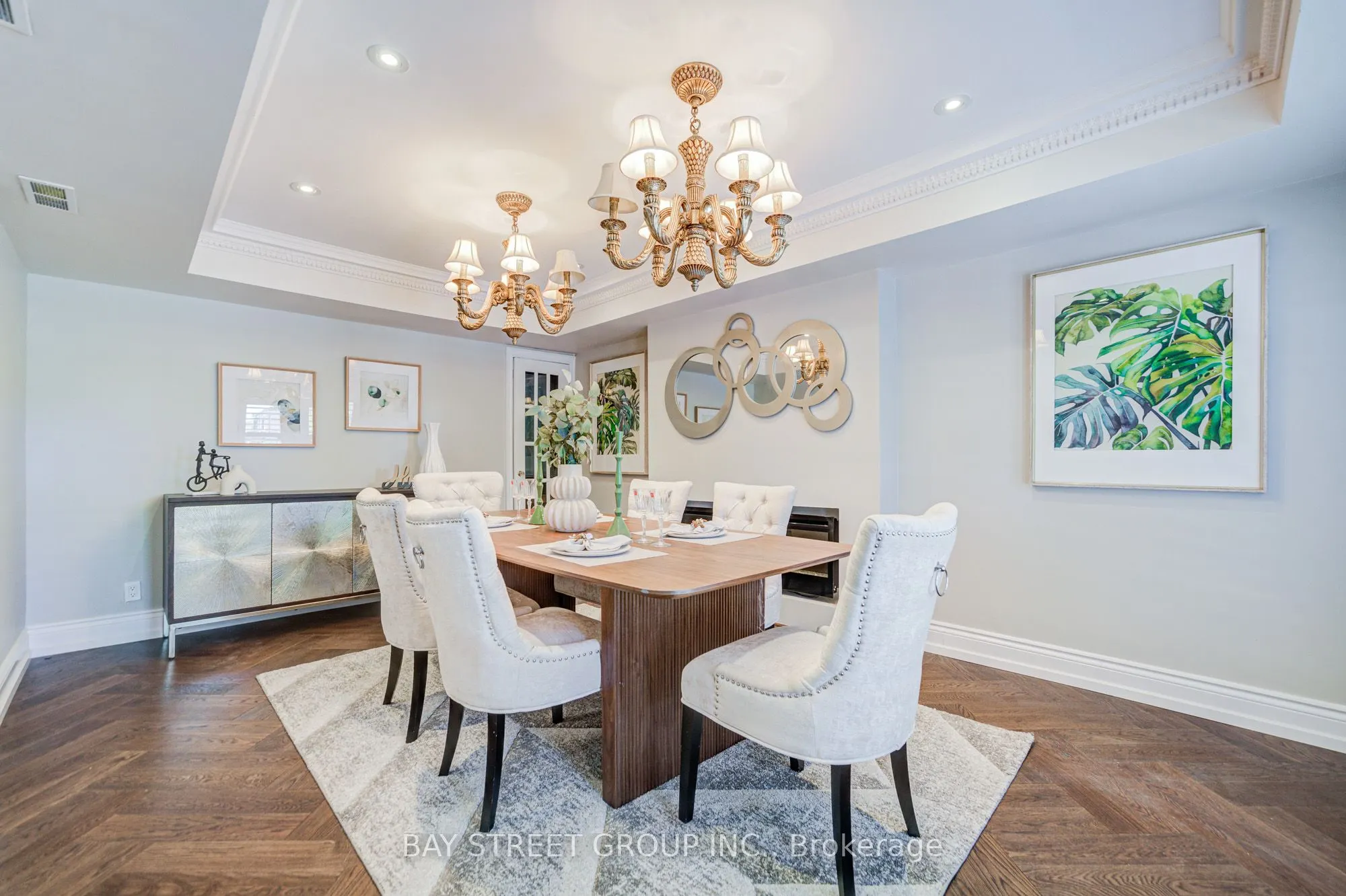 363 Lakeshore Road W