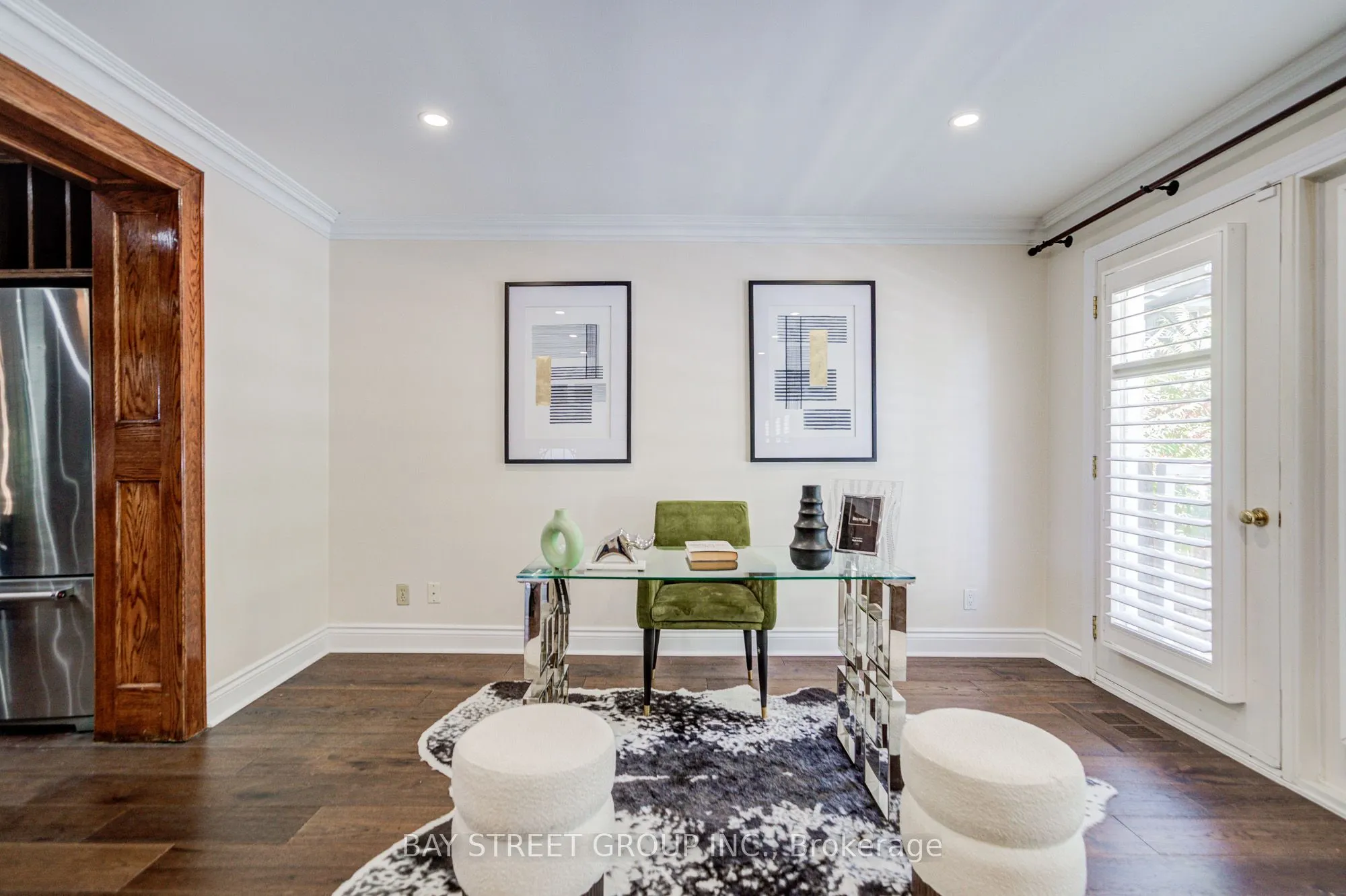 363 Lakeshore Road W