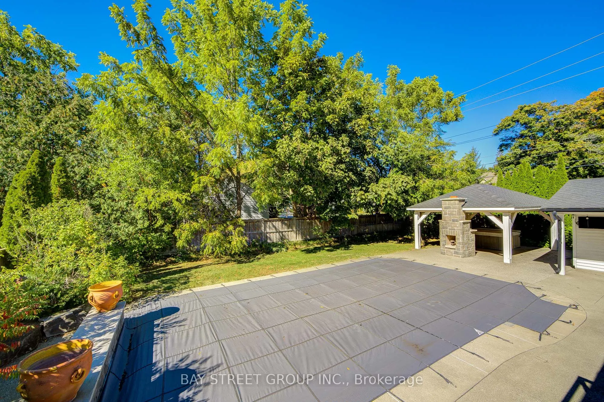 363 Lakeshore Road W