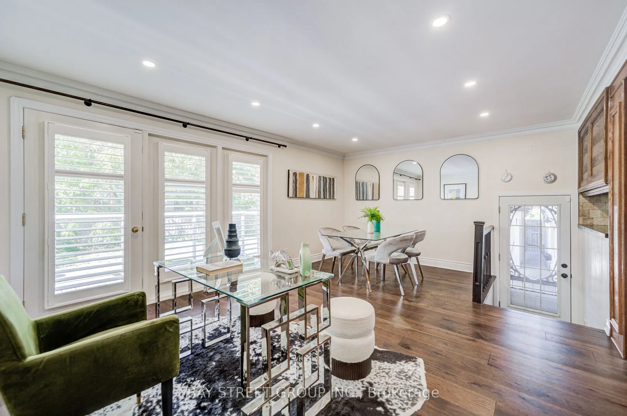 363 Lakeshore Road W