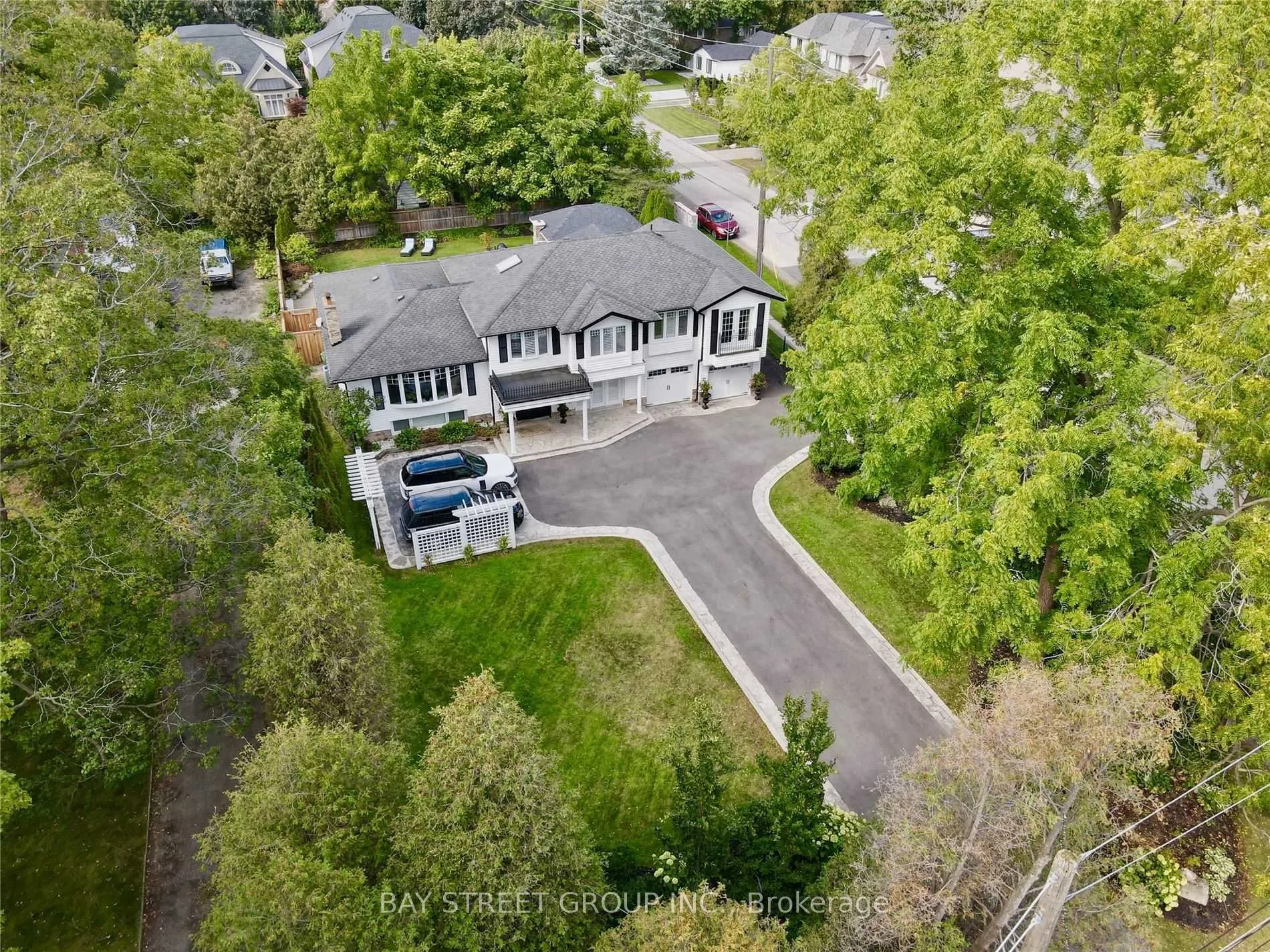 363 Lakeshore Road W