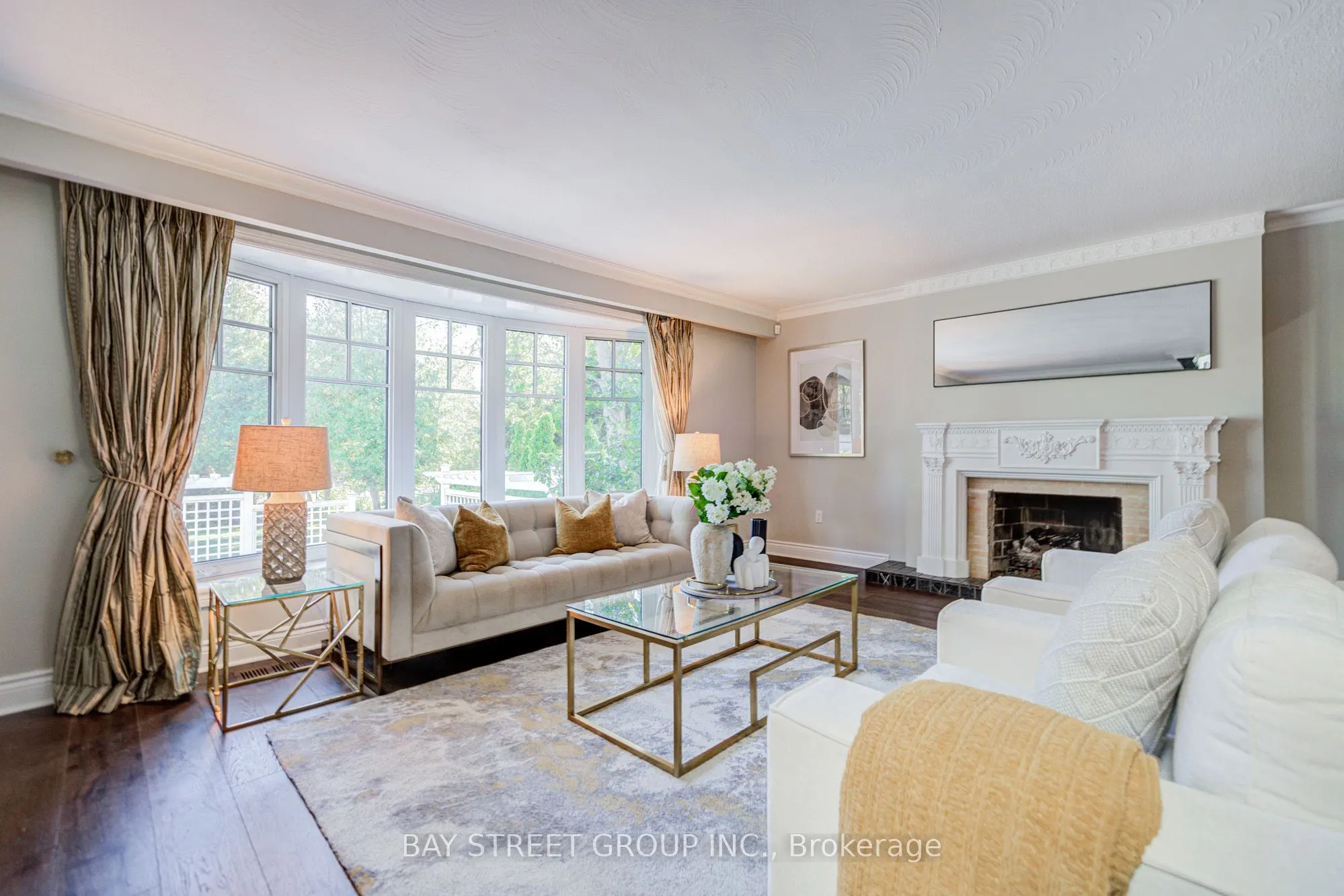 363 Lakeshore Road W
