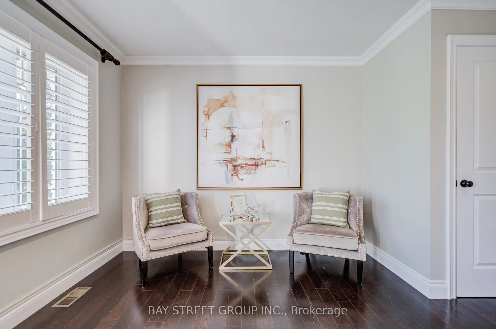 363 Lakeshore Road W