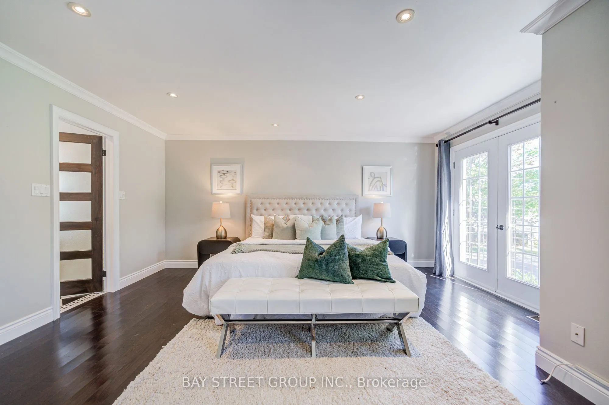 363 Lakeshore Road W