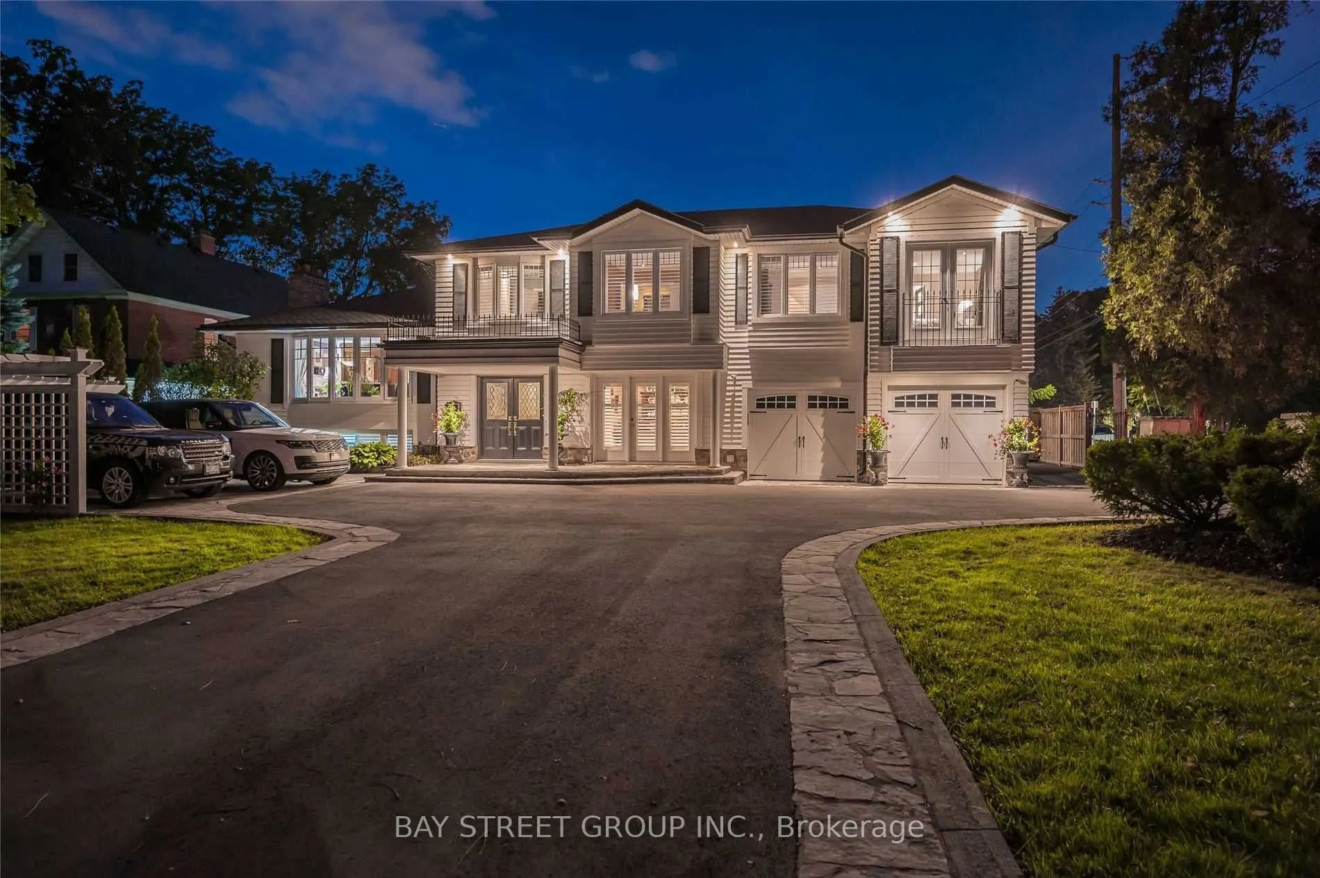 363 Lakeshore Road W