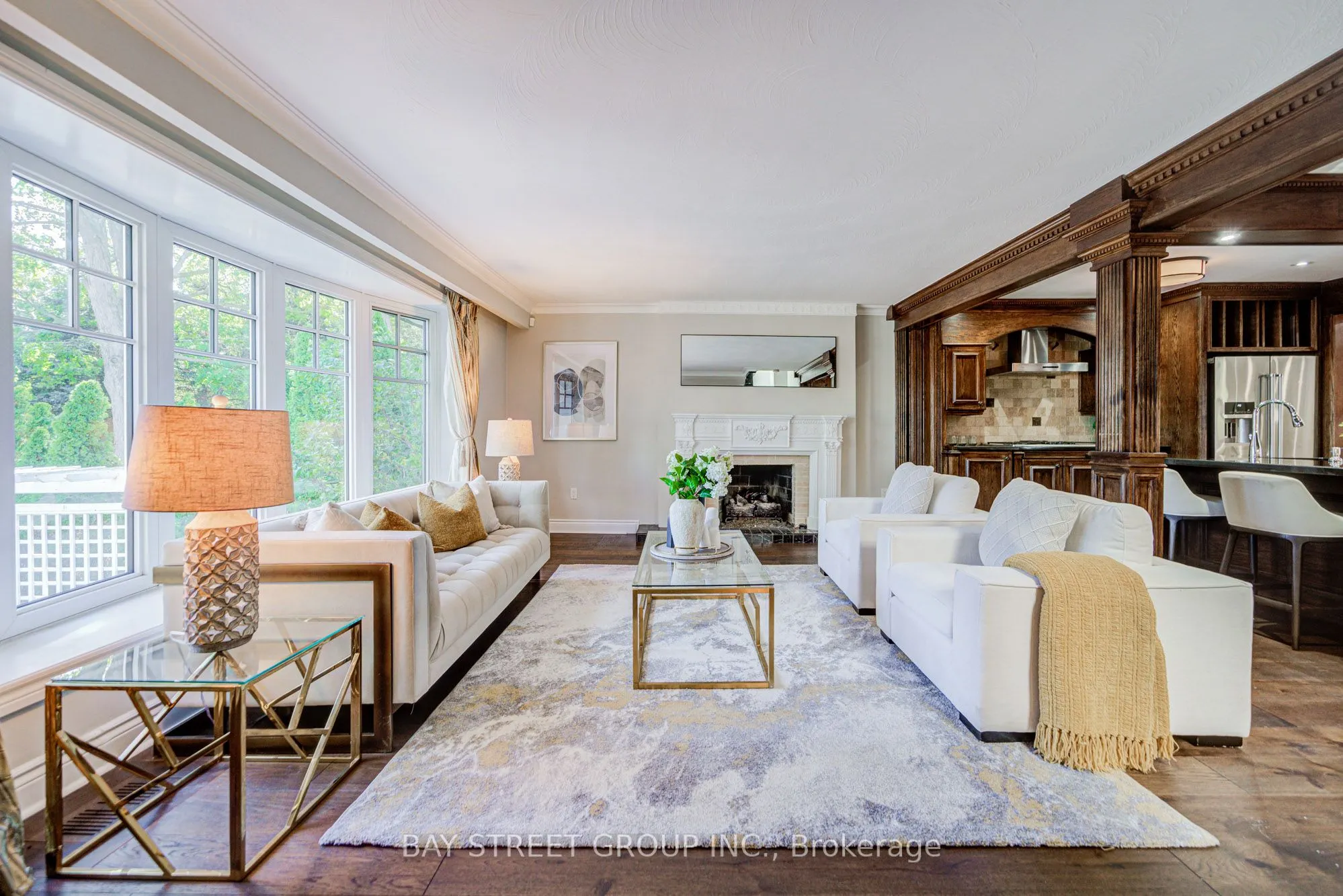 363 Lakeshore Road W