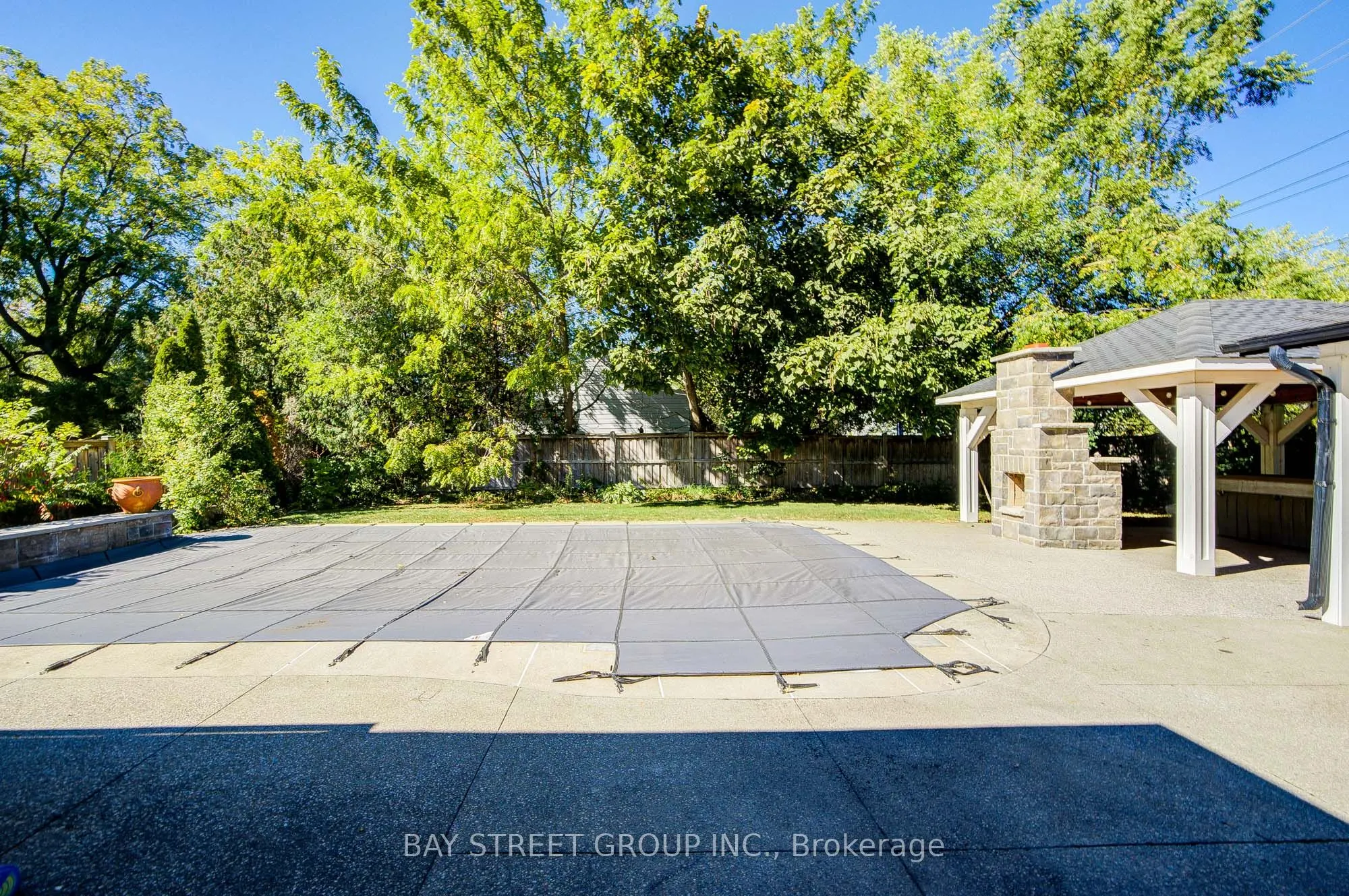 363 Lakeshore Road W