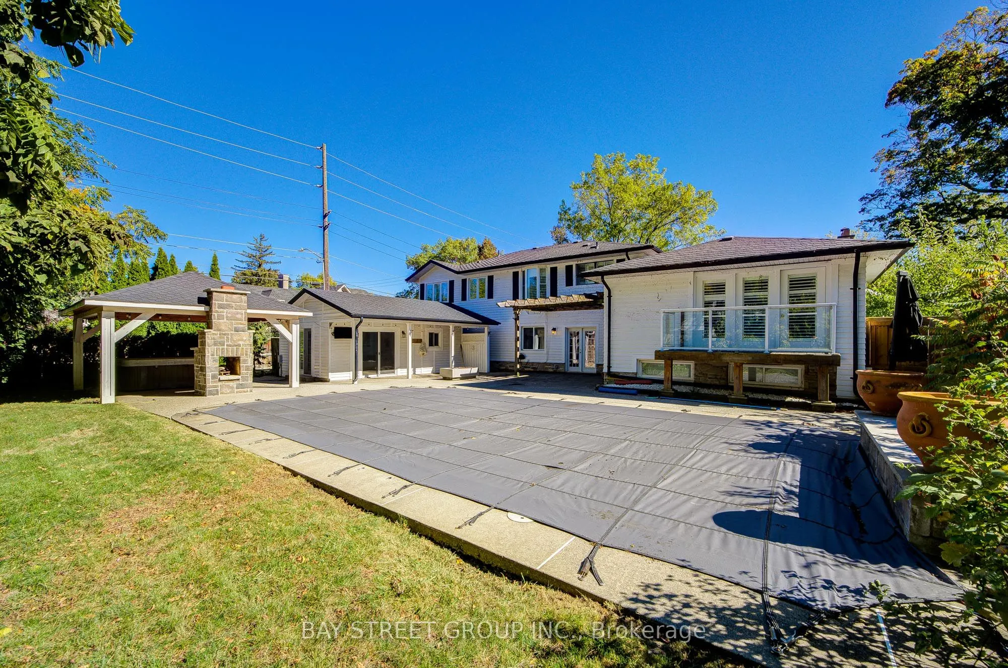 363 Lakeshore Road W