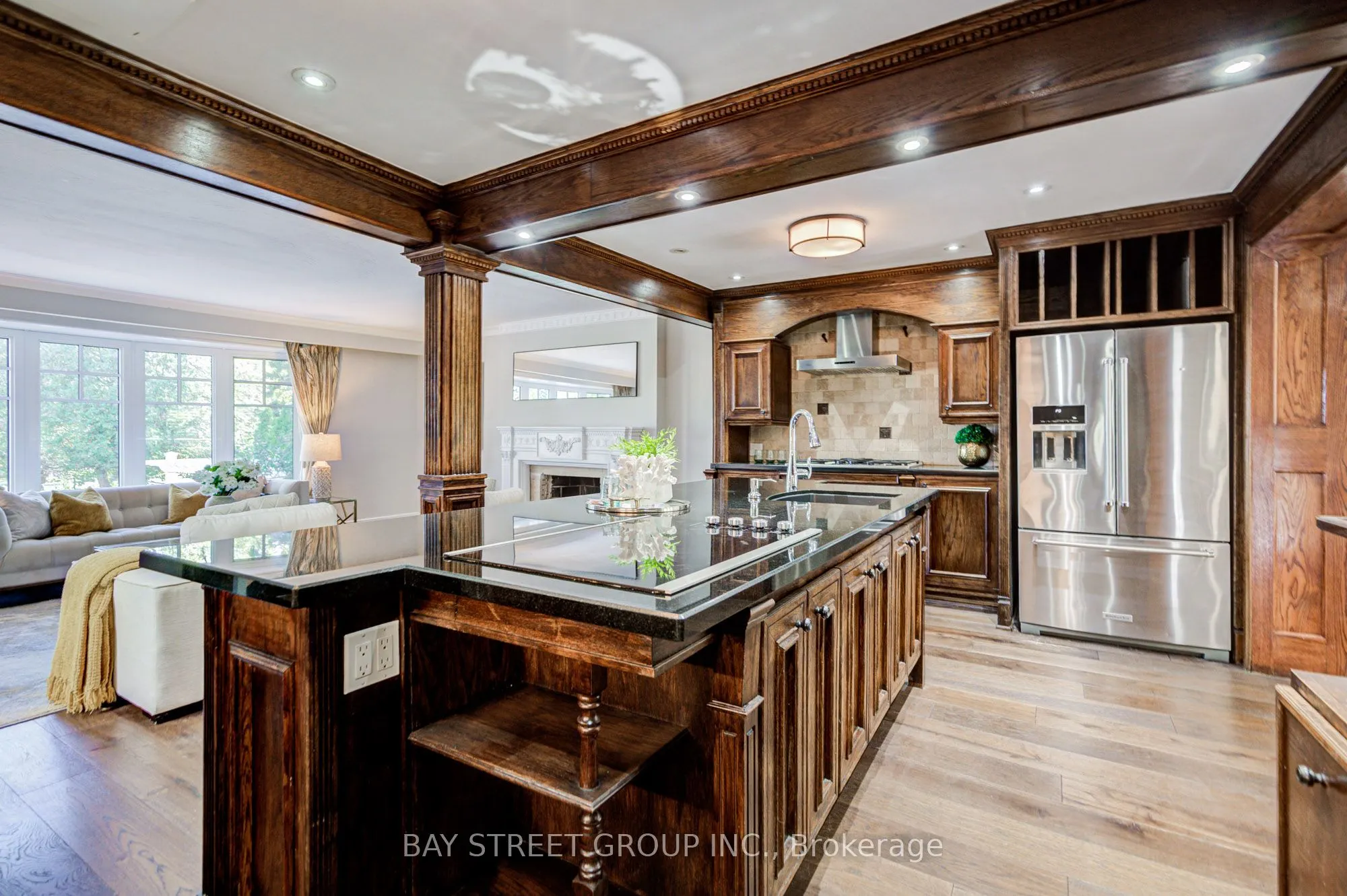 363 Lakeshore Road W