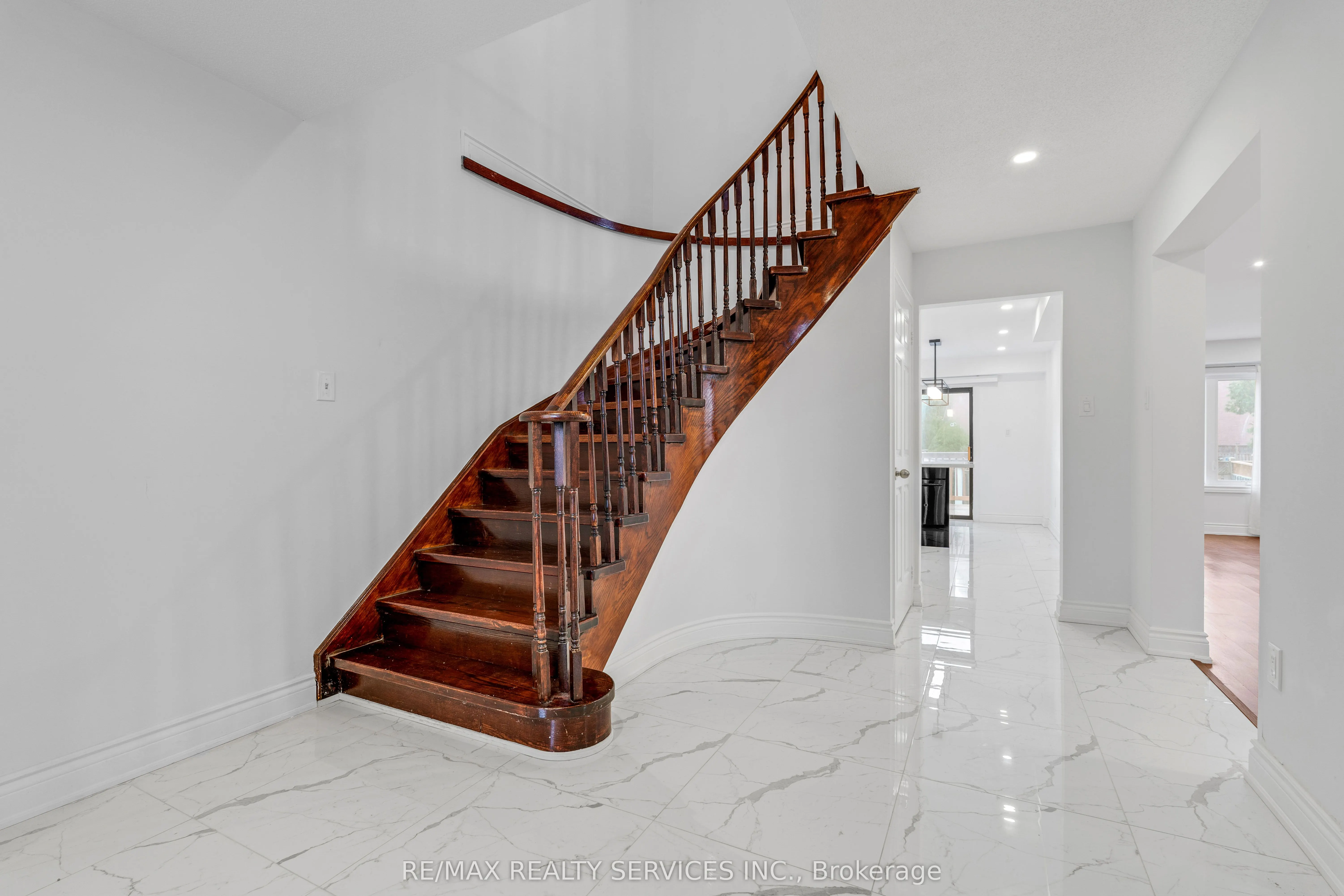 4354 Waterford Crescent, #Upper