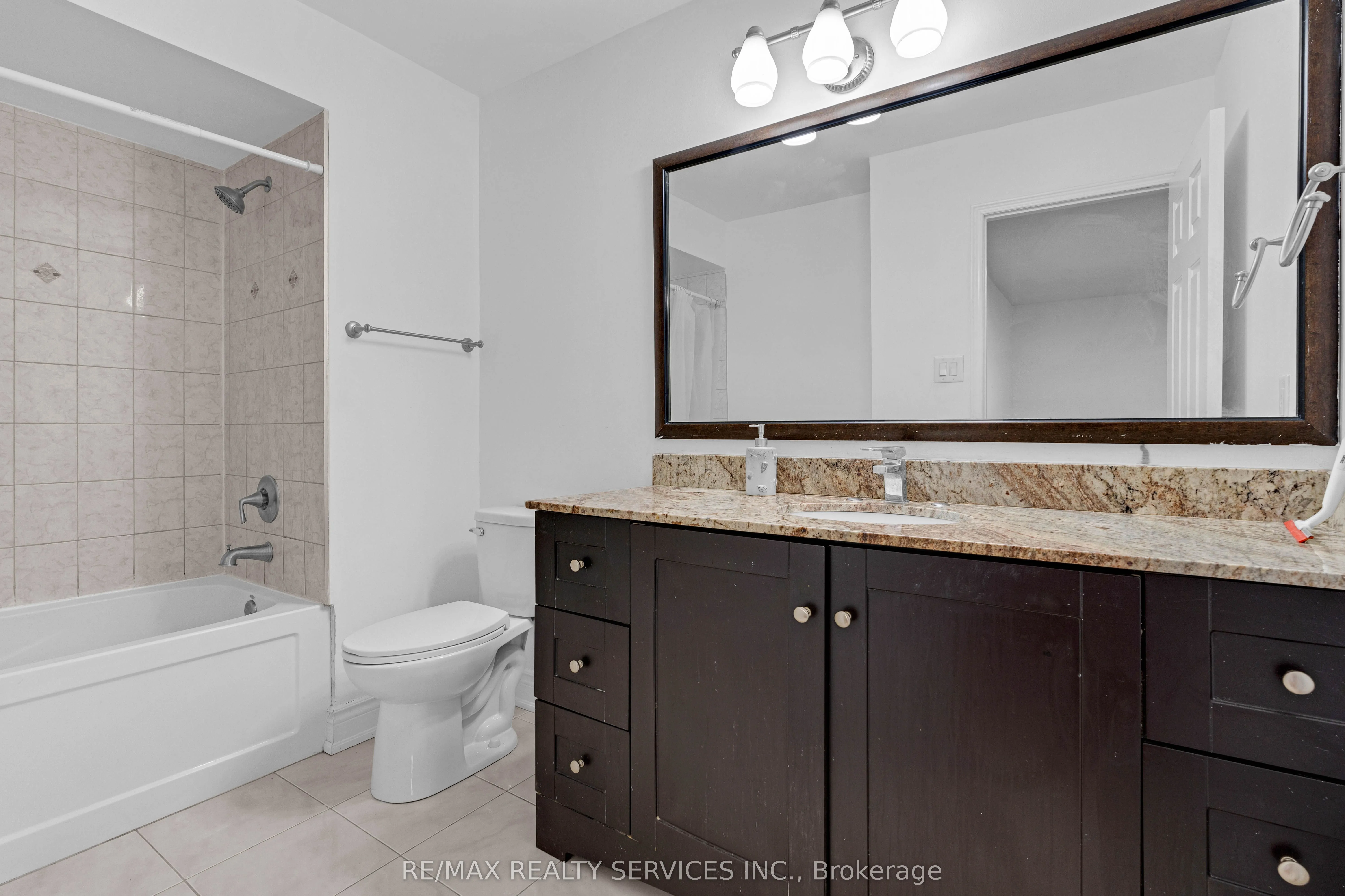 4354 Waterford Crescent, #Upper