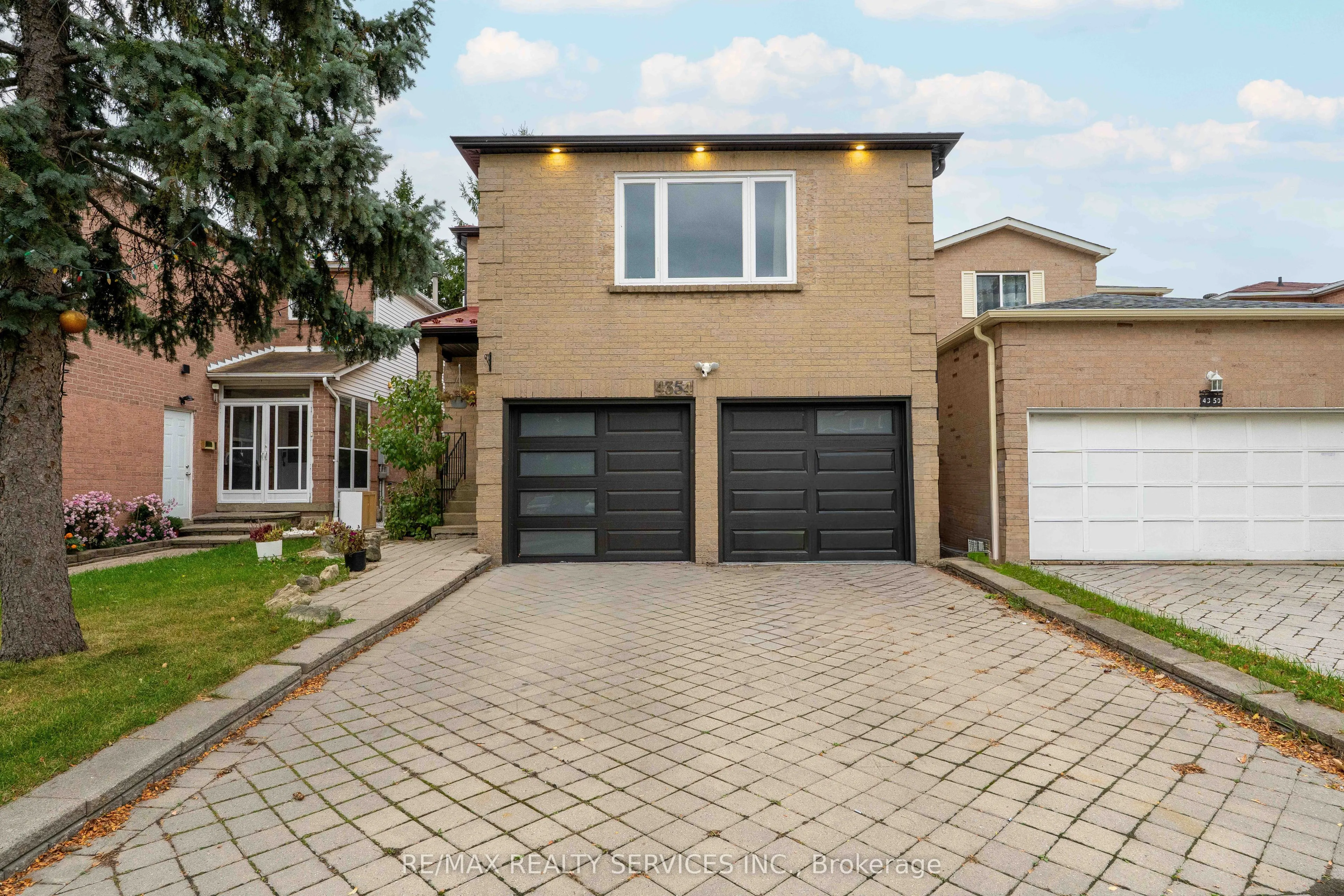 4354 Waterford Crescent, #Upper