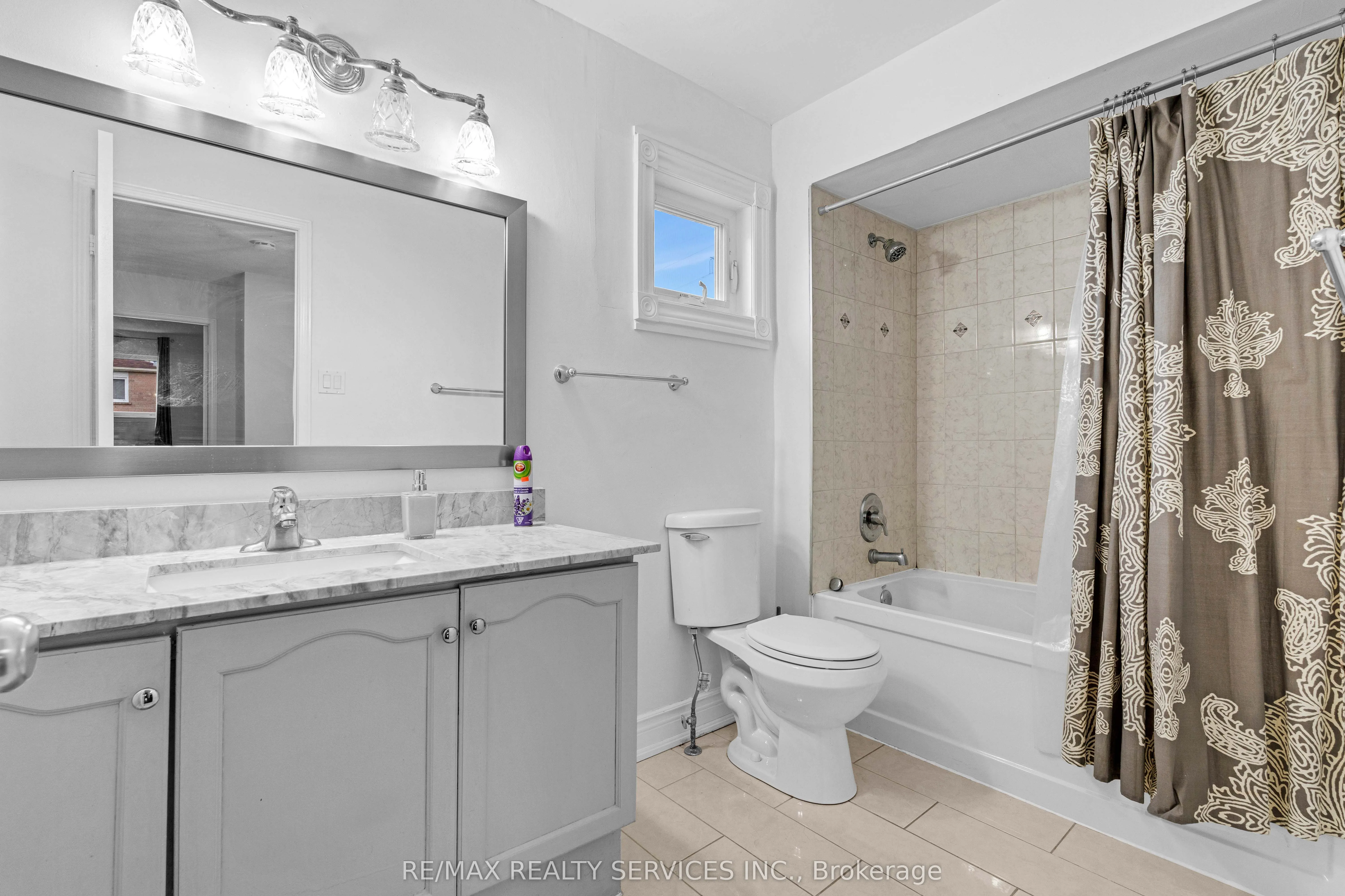 4354 Waterford Crescent, #Upper