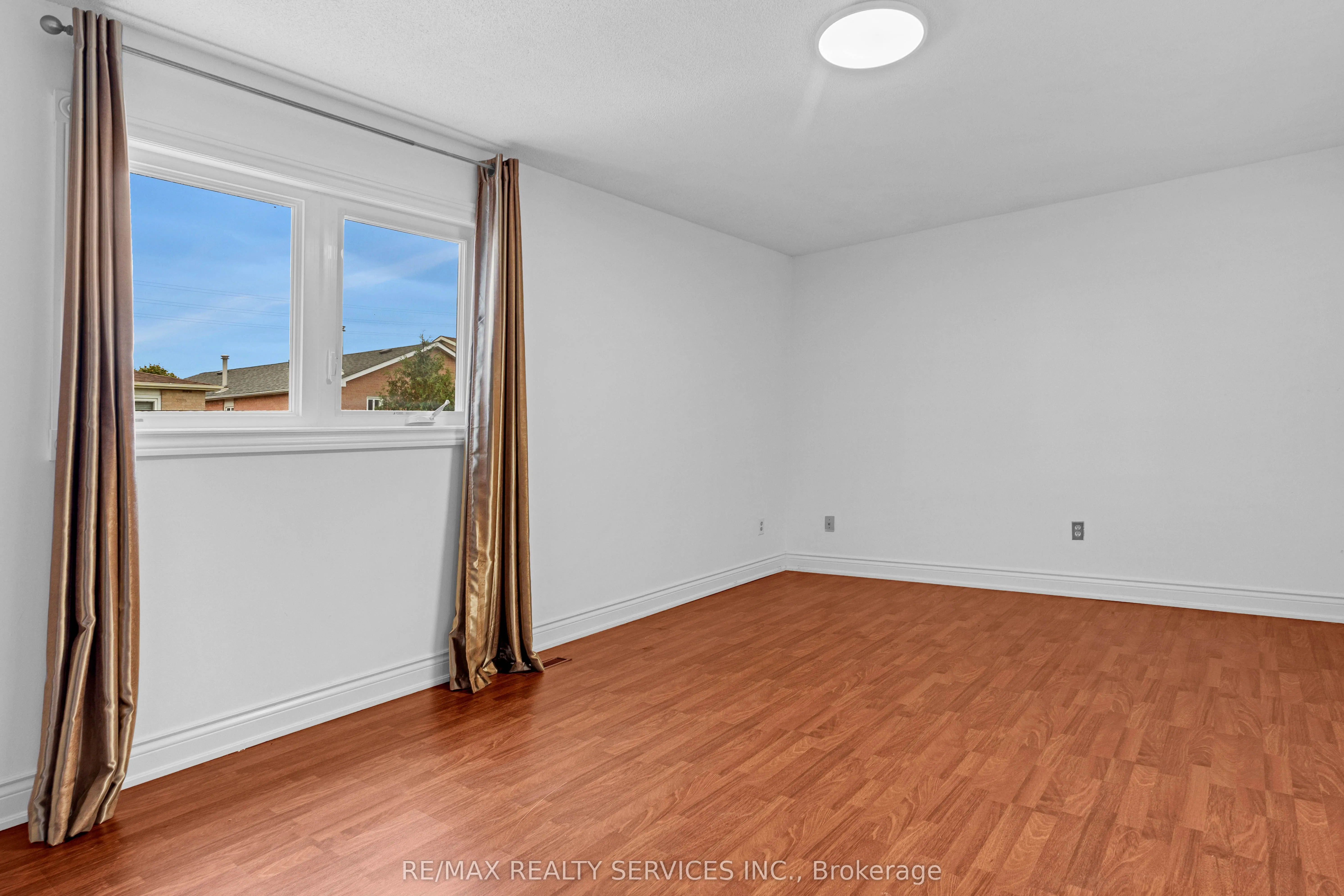 4354 Waterford Crescent, #Upper