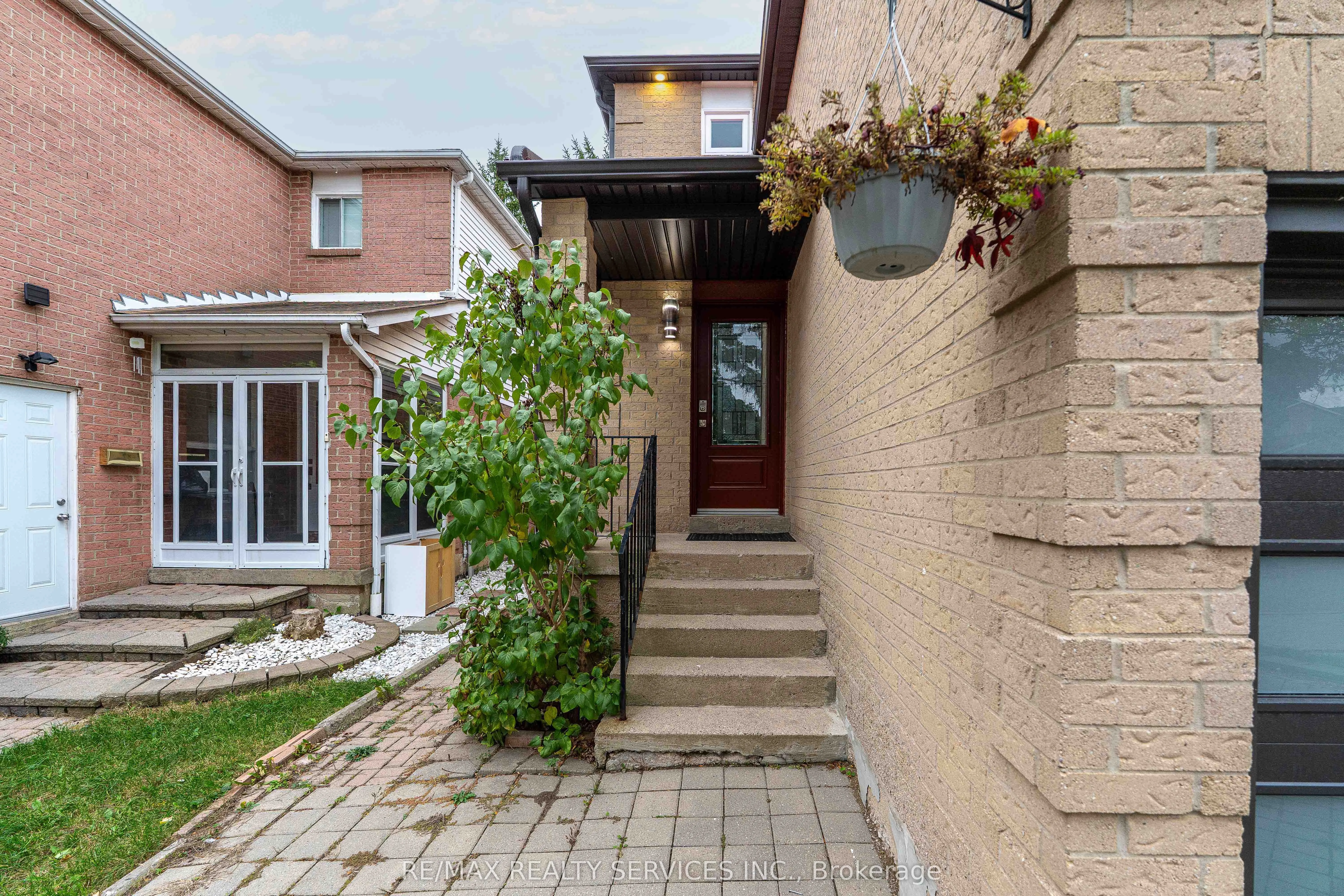 4354 Waterford Crescent, #Upper