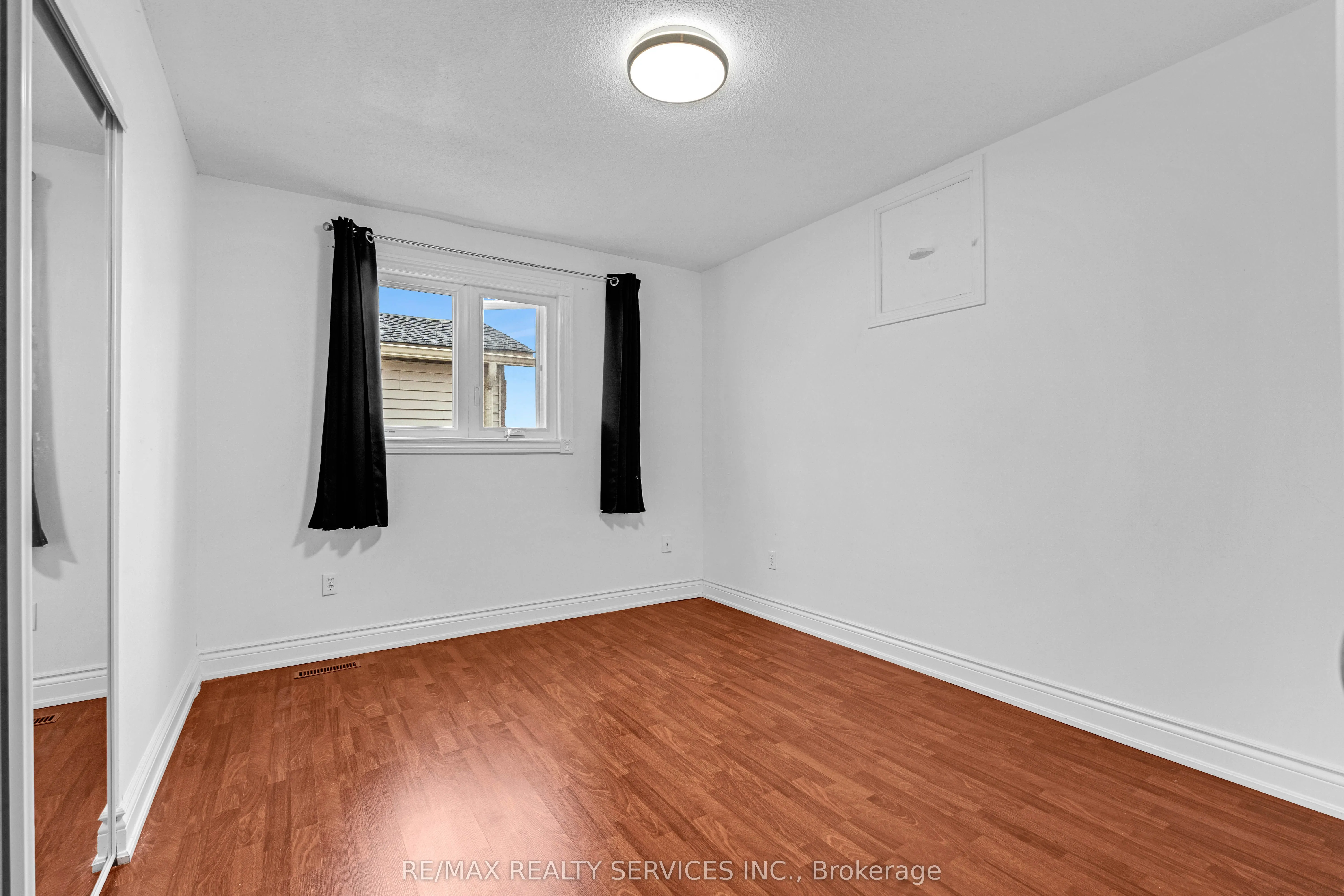 4354 Waterford Crescent, #Upper