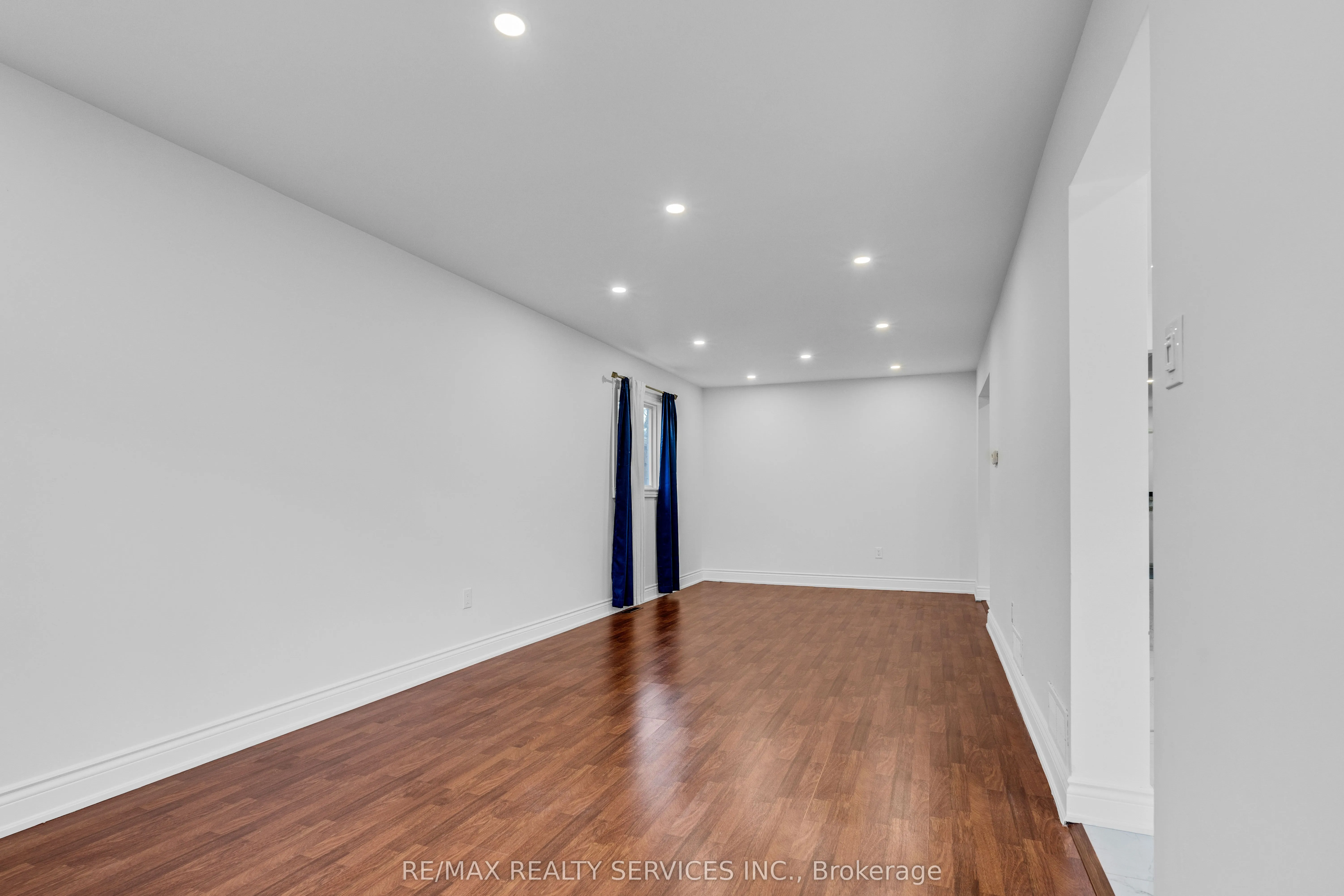 4354 Waterford Crescent, #Upper