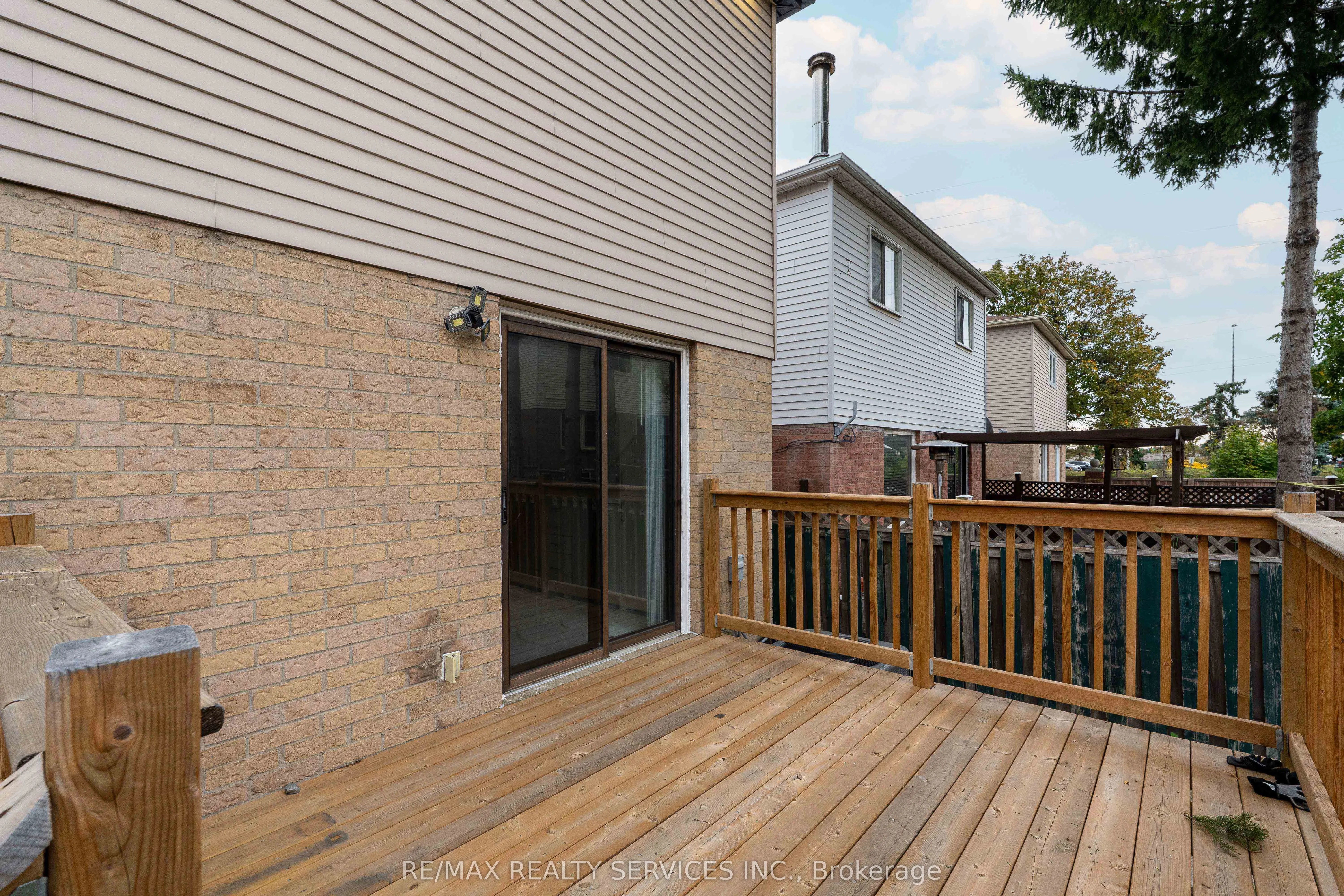 4354 Waterford Crescent, #Upper