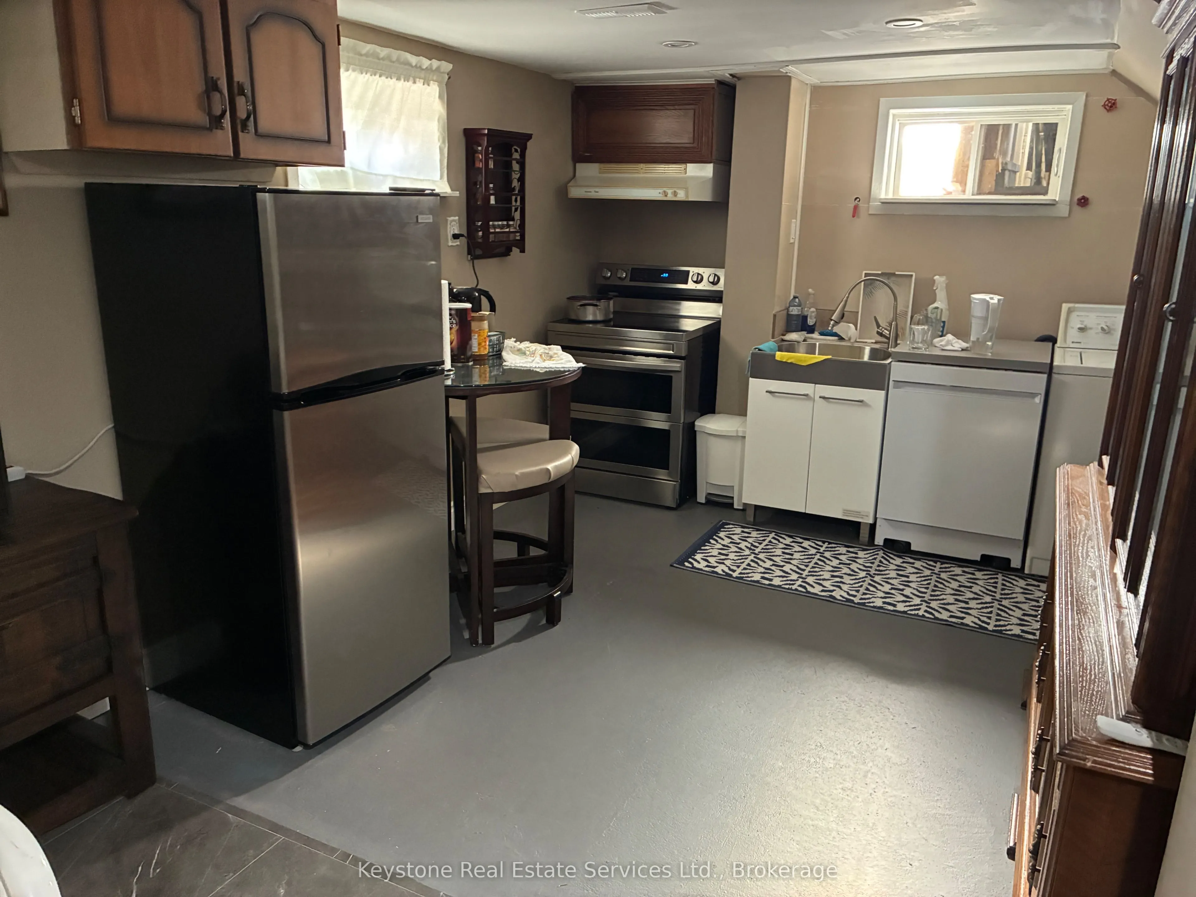 426 Seabourne Drive S, #Lower level
