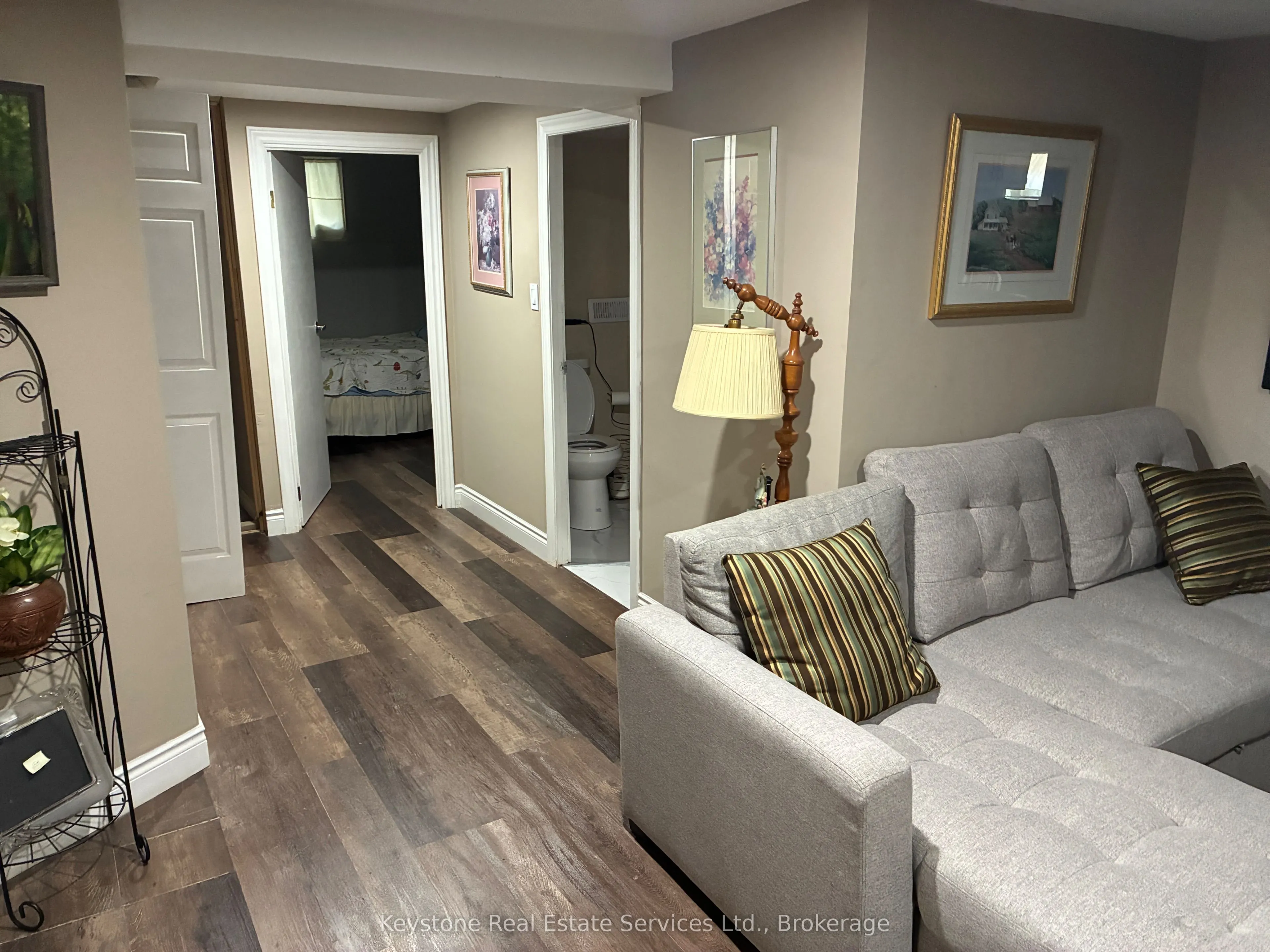 426 Seabourne Drive S, #Lower level