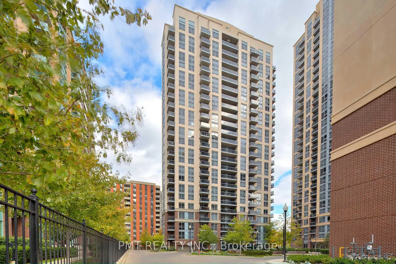 5 Michael Power Place, #2203