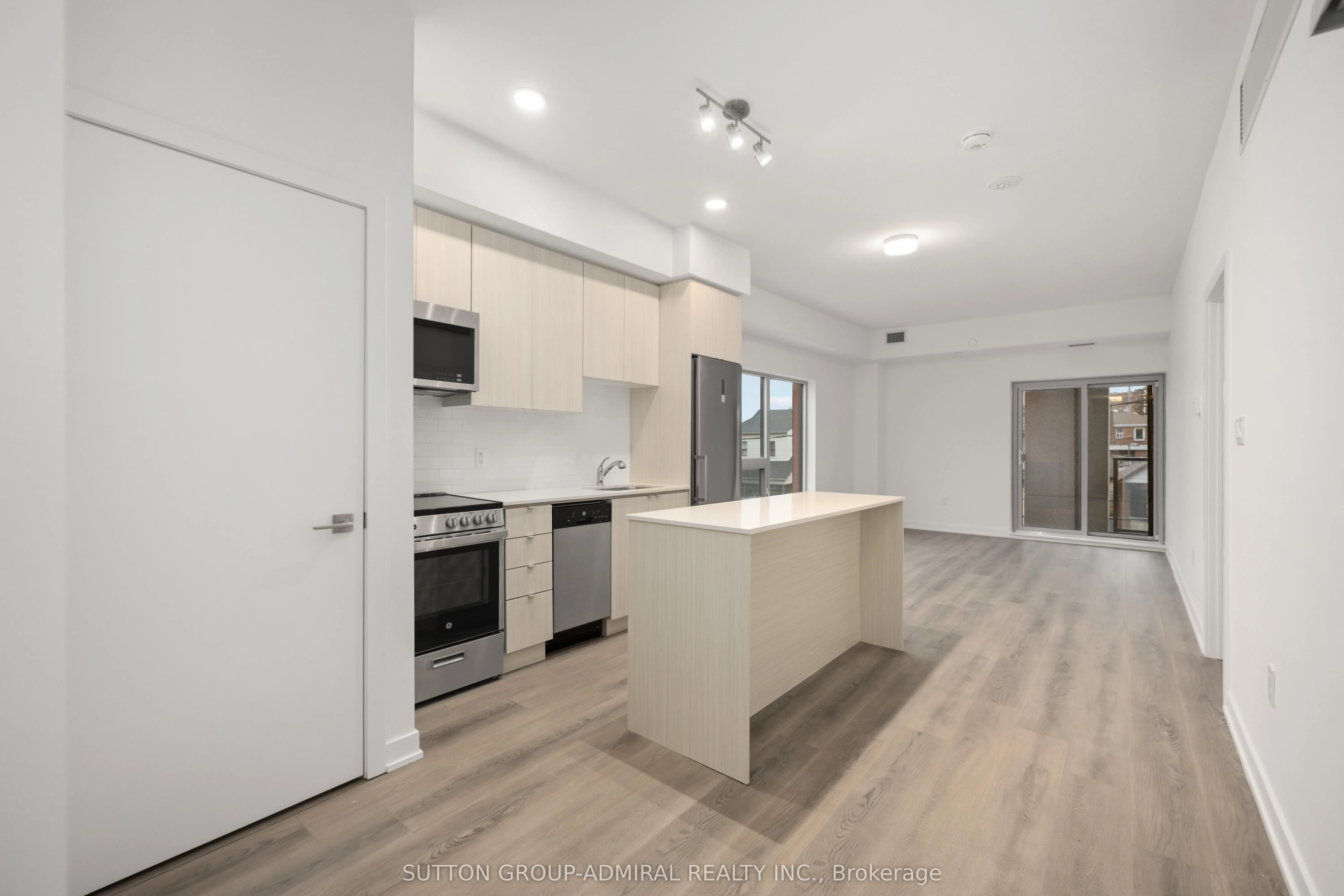 2433 Dufferin Street, #201