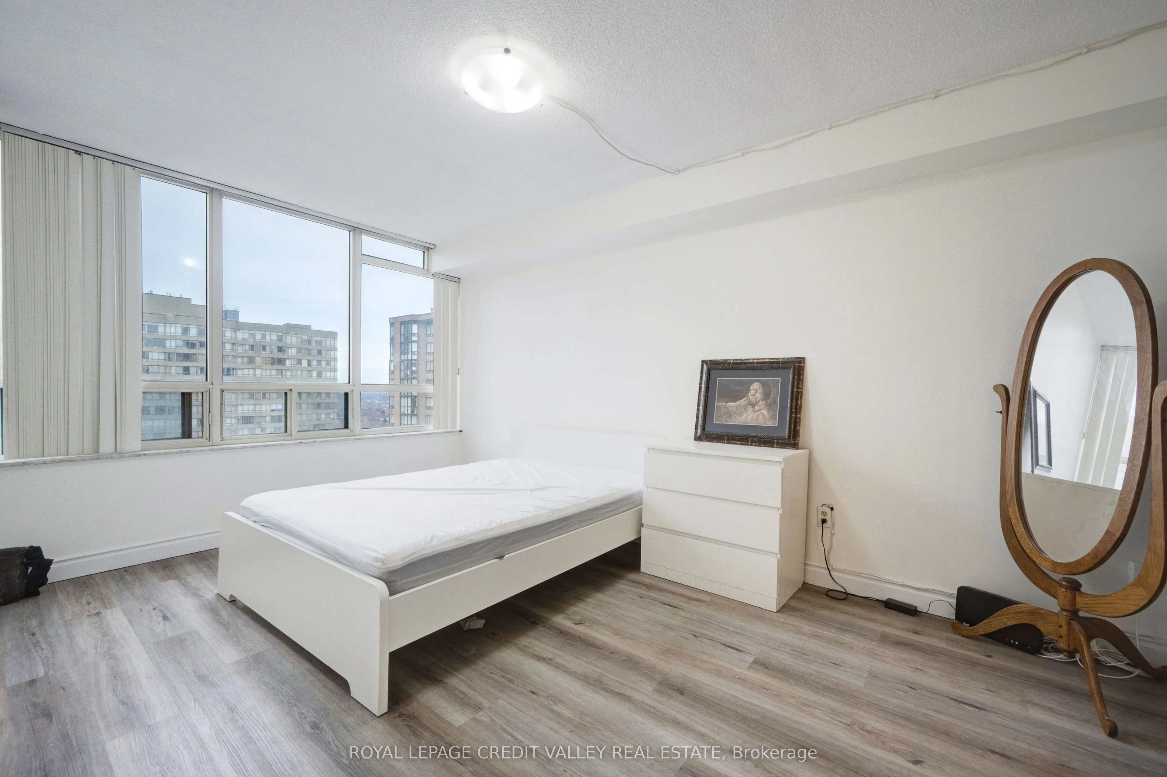 265 Enfield Place, #2002