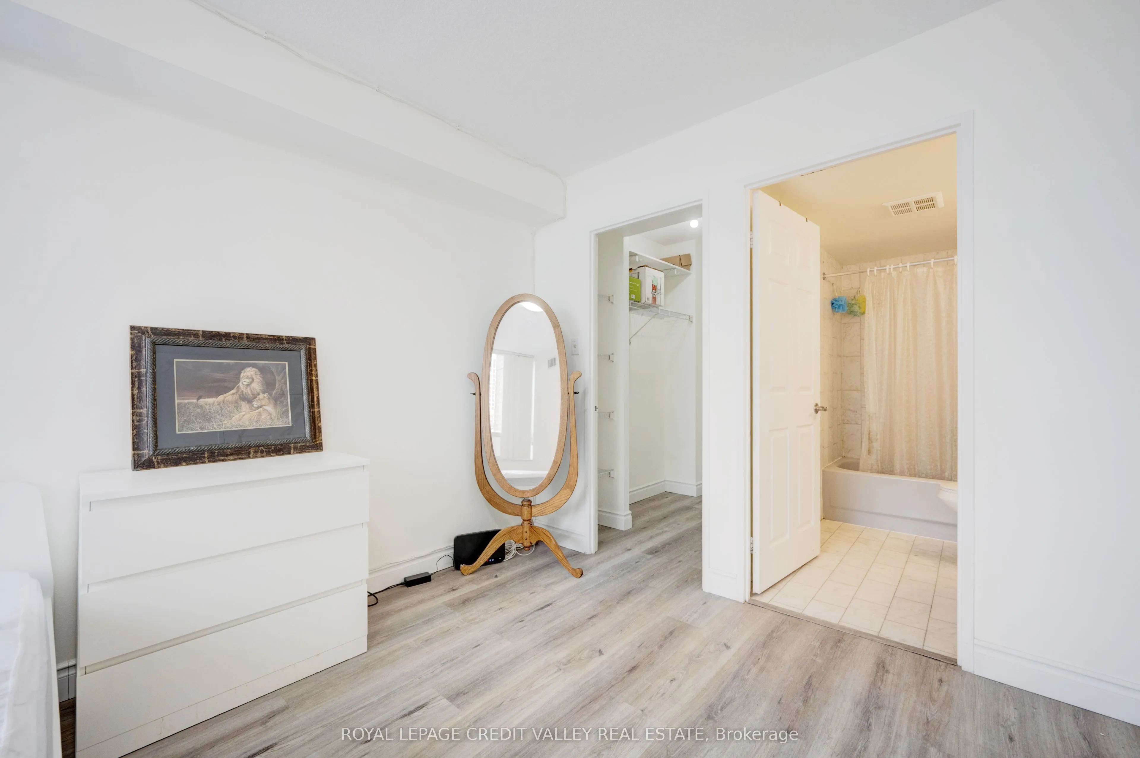 265 Enfield Place, #2002