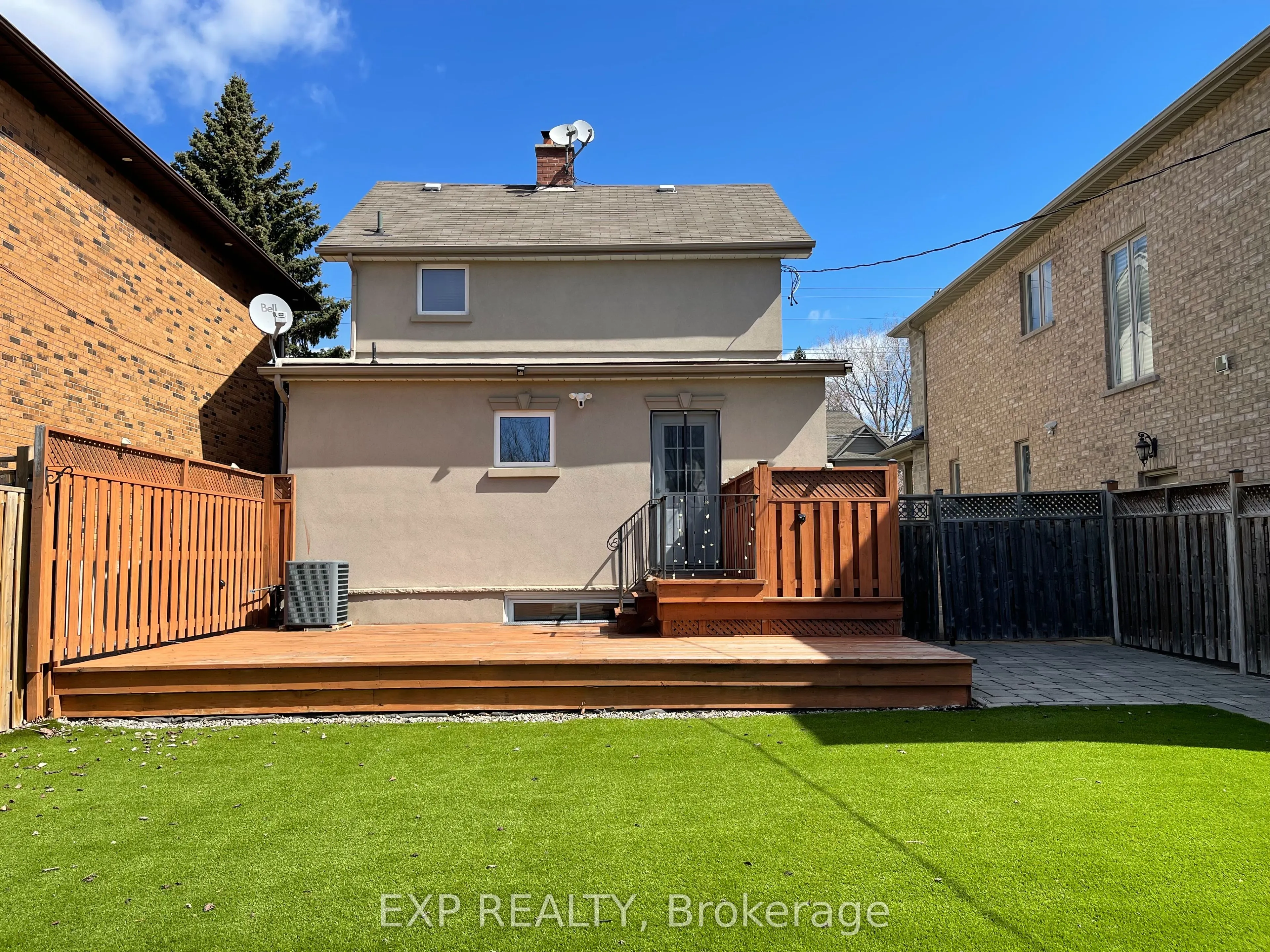1084 Haig Boulevard