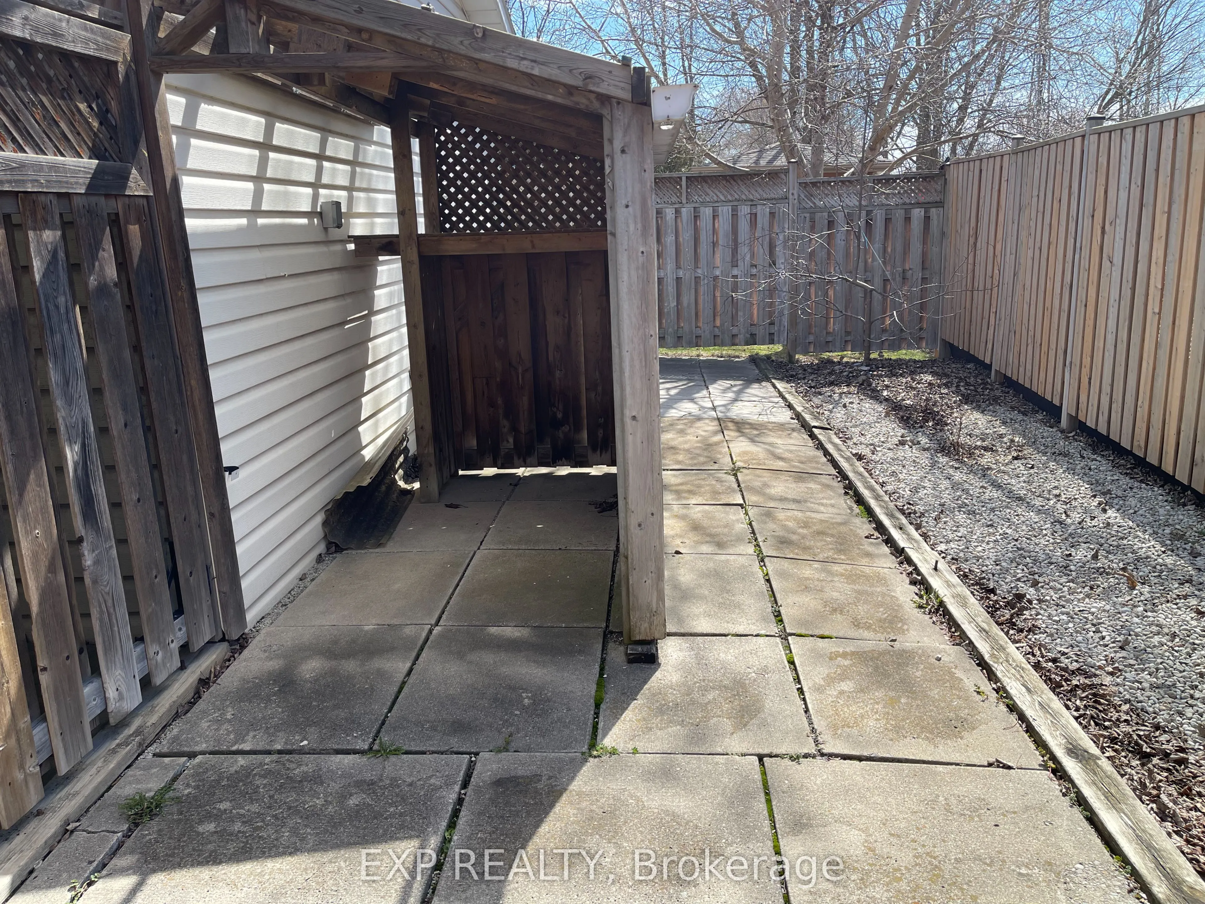 1084 Haig Boulevard