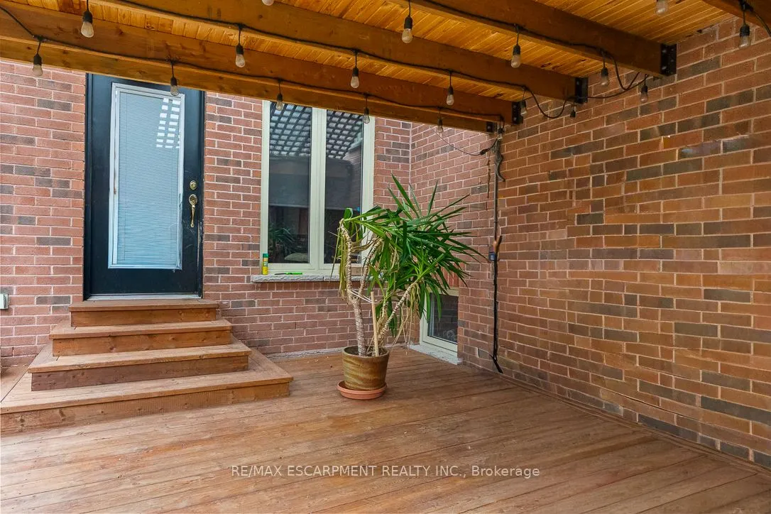 1086 MISSISSAUGA VALLEY Boulevard, #UPPER