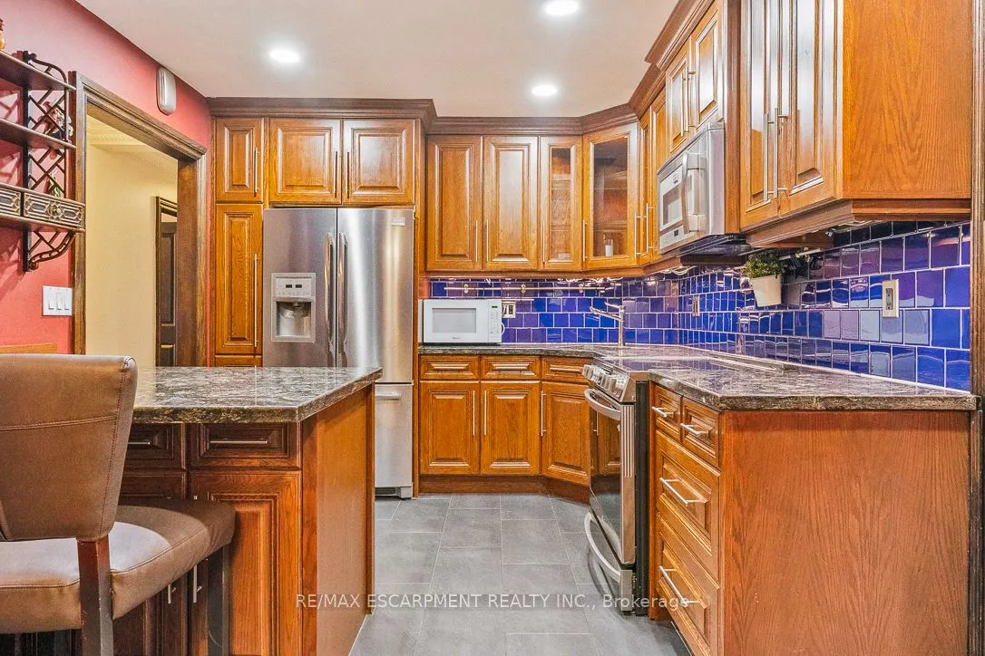 1086 MISSISSAUGA VALLEY Boulevard, #UPPER